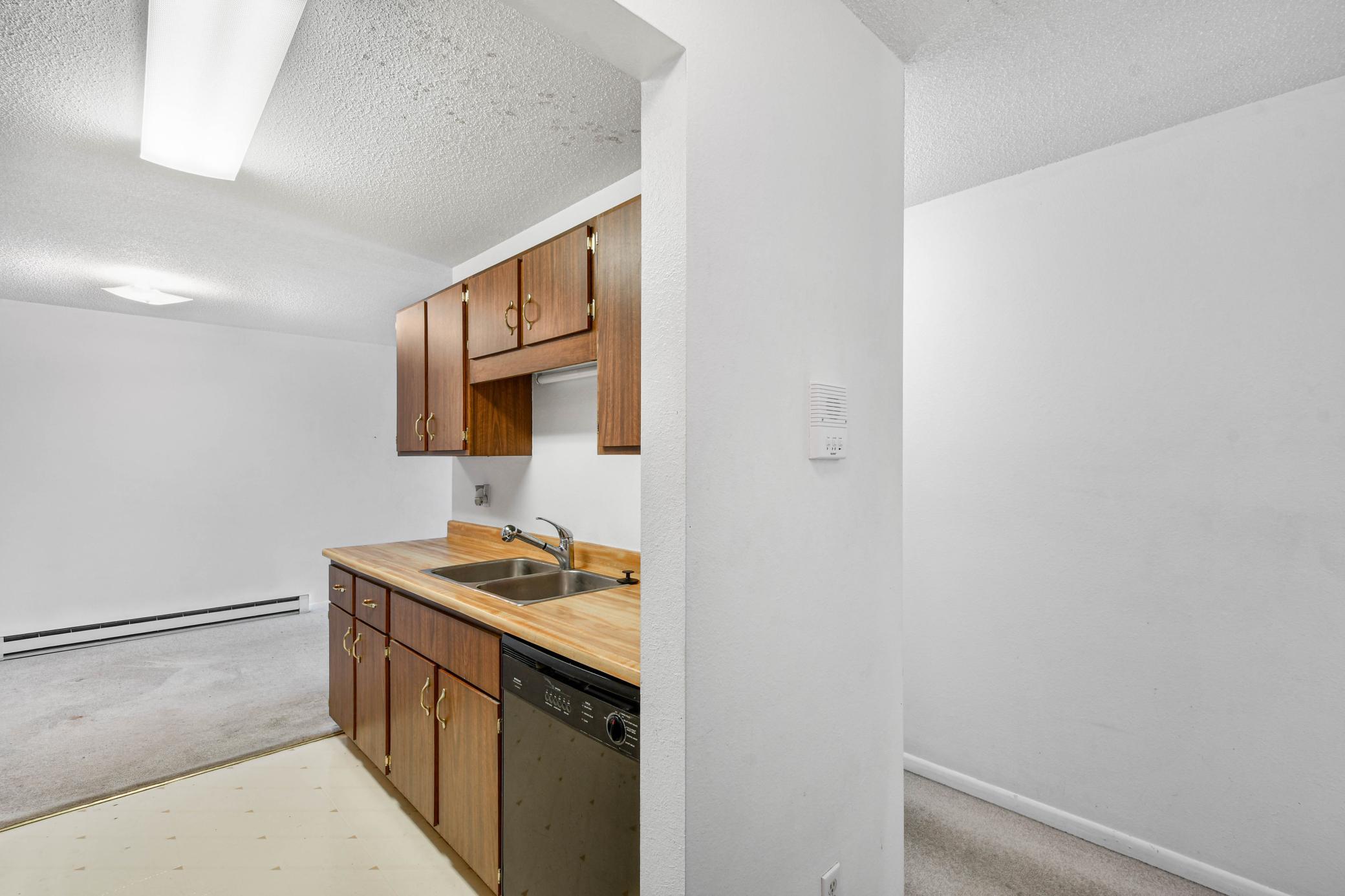 321 Prairiewood Circle S, Unit 304, Fargo ND 58103 - Photo 6 of 35