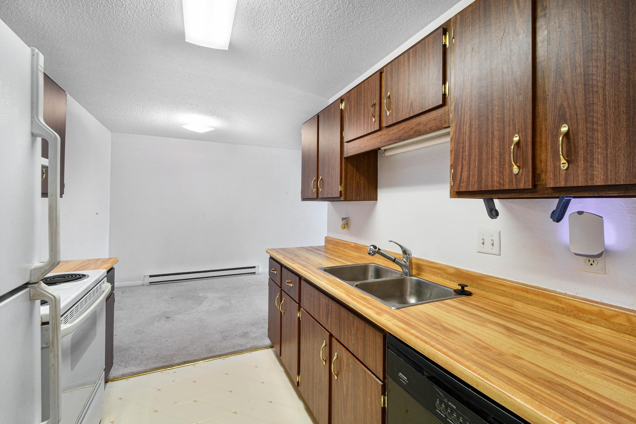 321 Prairiewood Circle S, Unit 304, Fargo ND 58103 - Photo 7 of 35