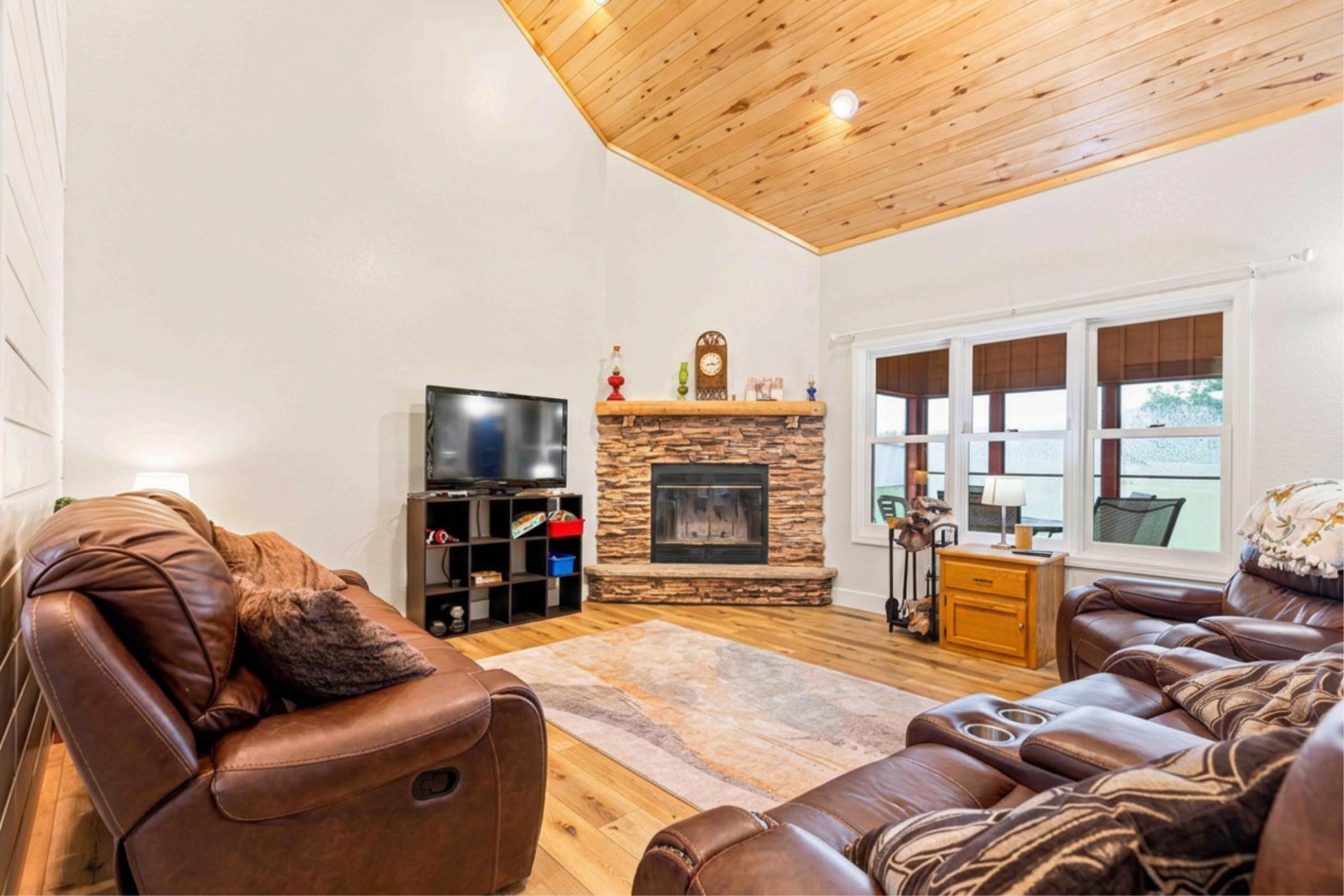 2000 single family home for sale at 25131 Franklin Lake Road in Pelican Rapids, MN — 4 bed, 4 bath (photo 17 of 75)