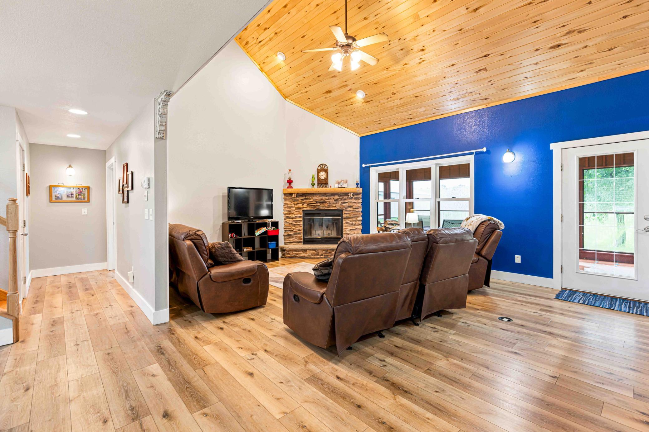 2000 single family home for sale at 25131 Franklin Lake Road in Pelican Rapids, MN — 4 bed, 4 bath (photo 19 of 75)