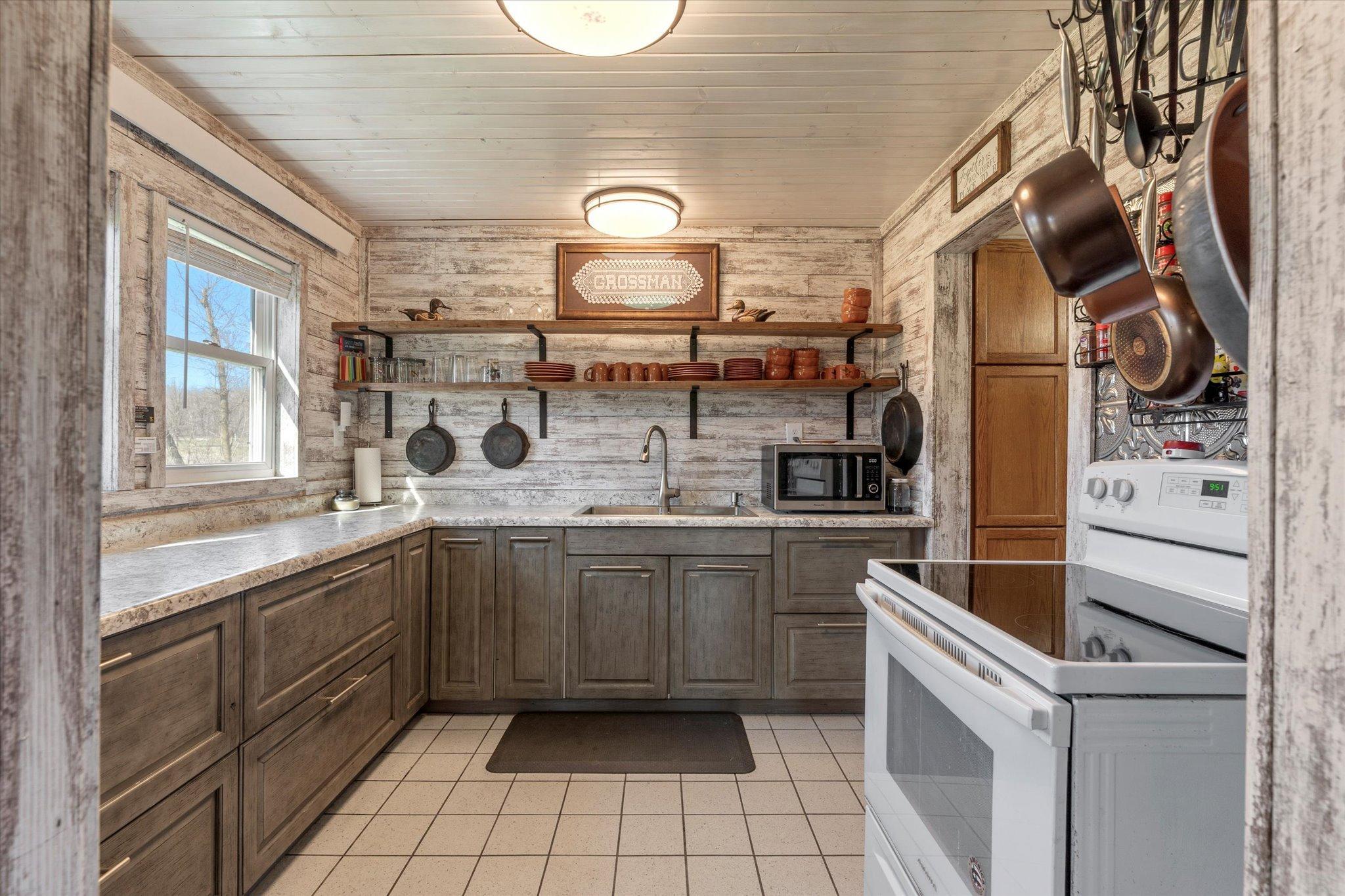 1900 single family home for sale at 44357 Red Oak Road in Staples, MN — 4 bed, 5 bath (photo 9 of 39)