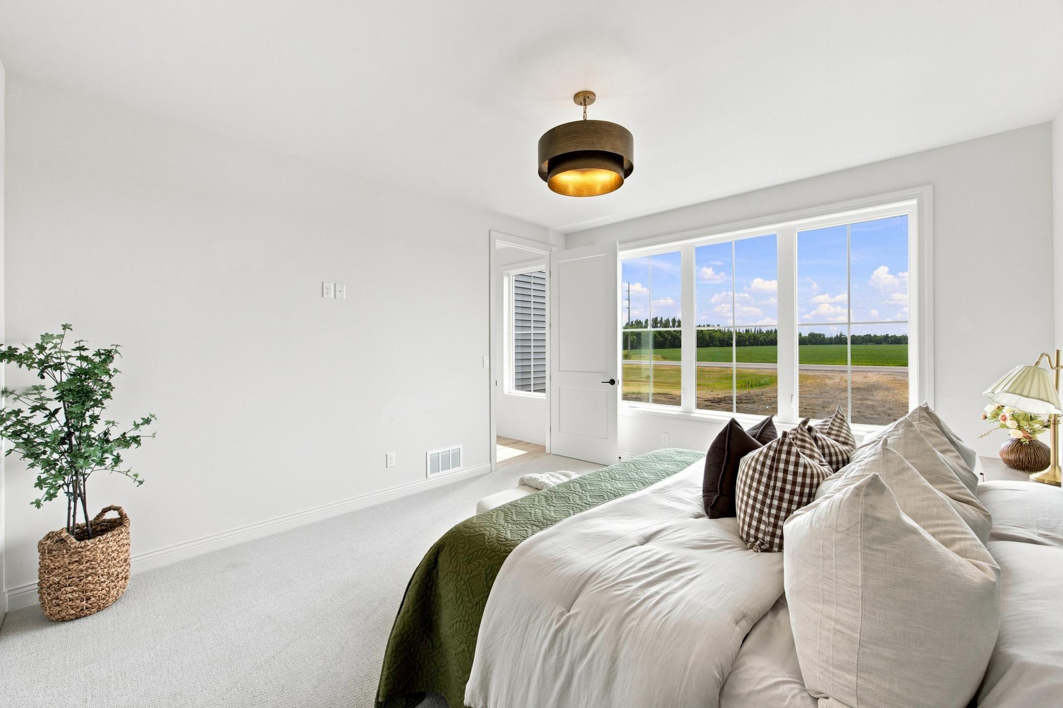 2026 single family home for sale at 1558 75th Avenue S in Fargo, ND — 6 bed, 4 bath (photo 13 of 35)