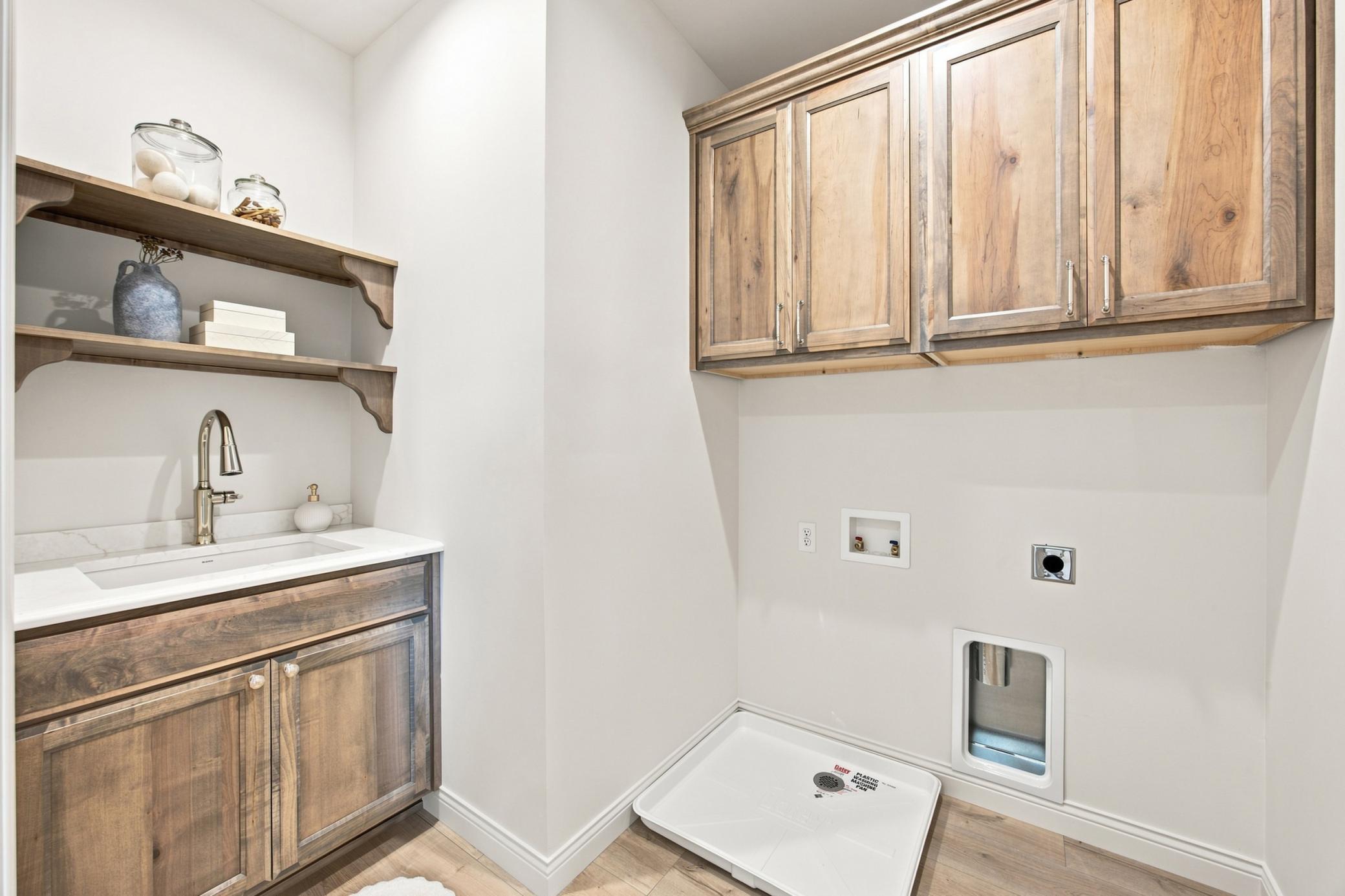 2026 single family home for sale at 1558 75th Avenue S in Fargo, ND — 6 bed, 4 bath (photo 16 of 35)