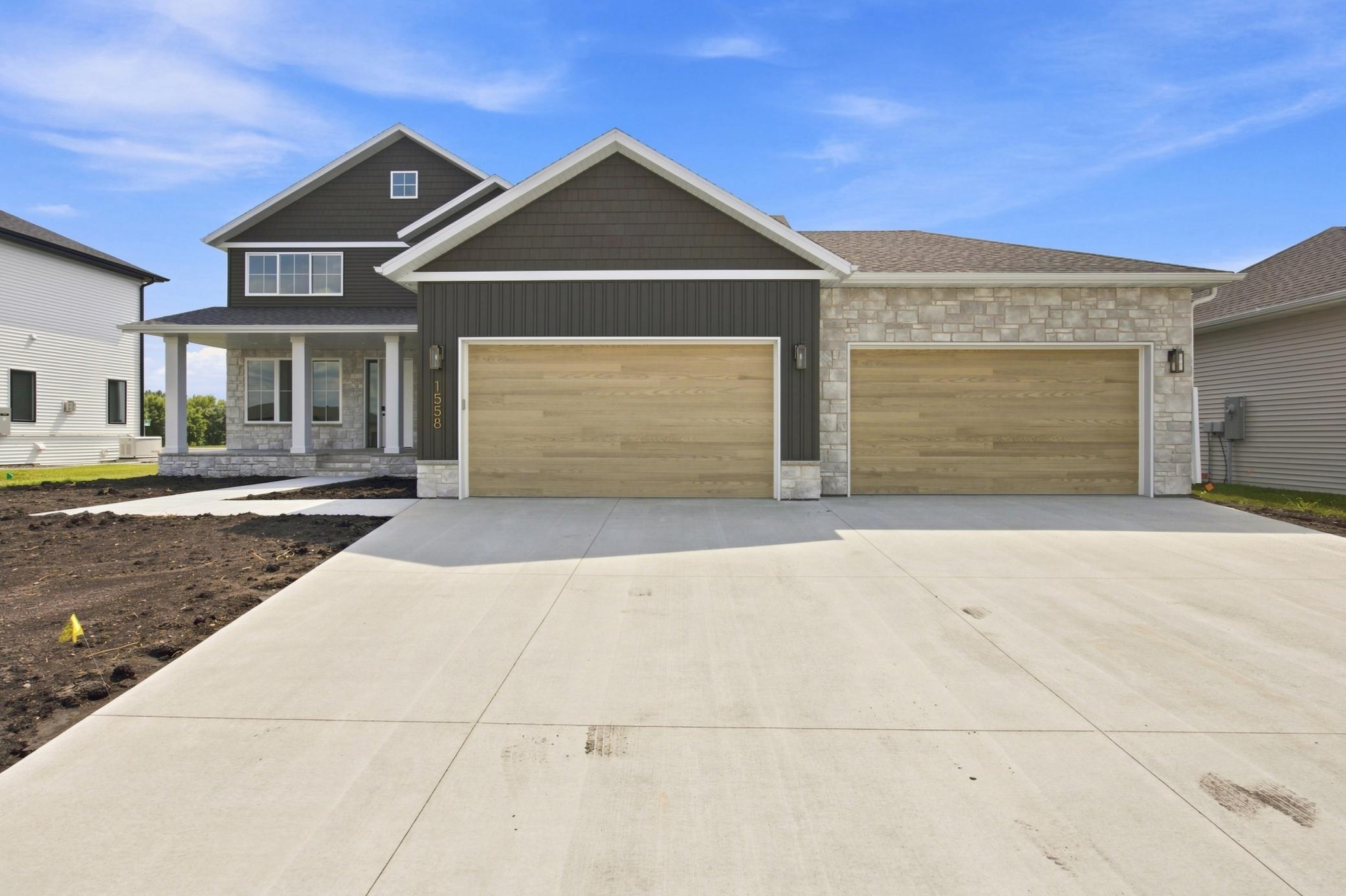 2026 single family home for sale at 1558 75th Avenue S in Fargo, ND — 6 bed, 4 bath (photo 3 of 35)