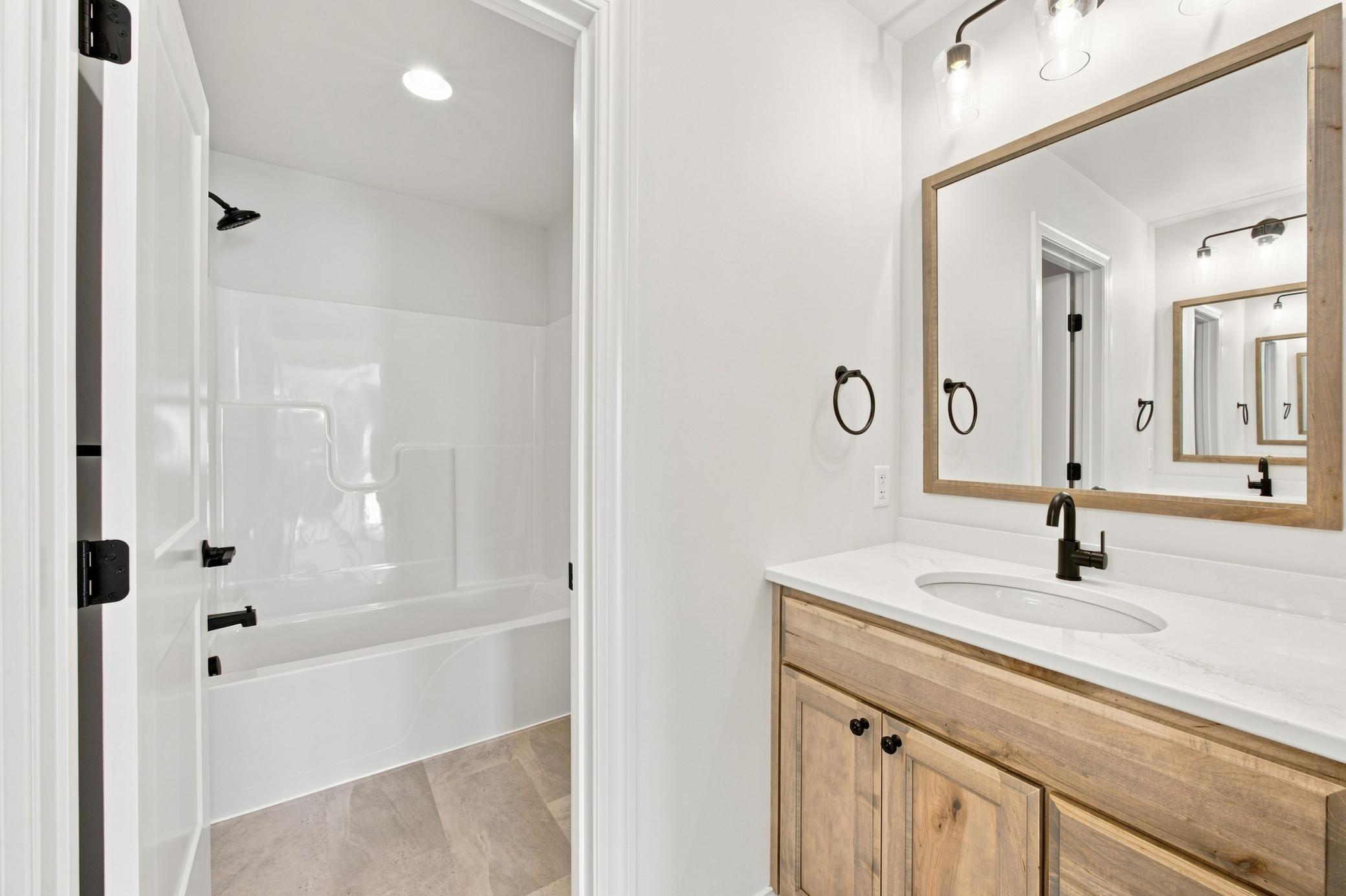 2026 single family home for sale at 1558 75th Avenue S in Fargo, ND — 6 bed, 4 bath (photo 22 of 35)