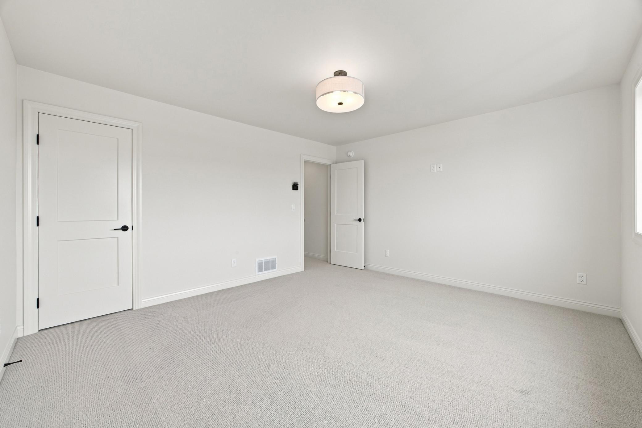 2026 single family home for sale at 1558 75th Avenue S in Fargo, ND — 6 bed, 4 bath (photo 25 of 35)