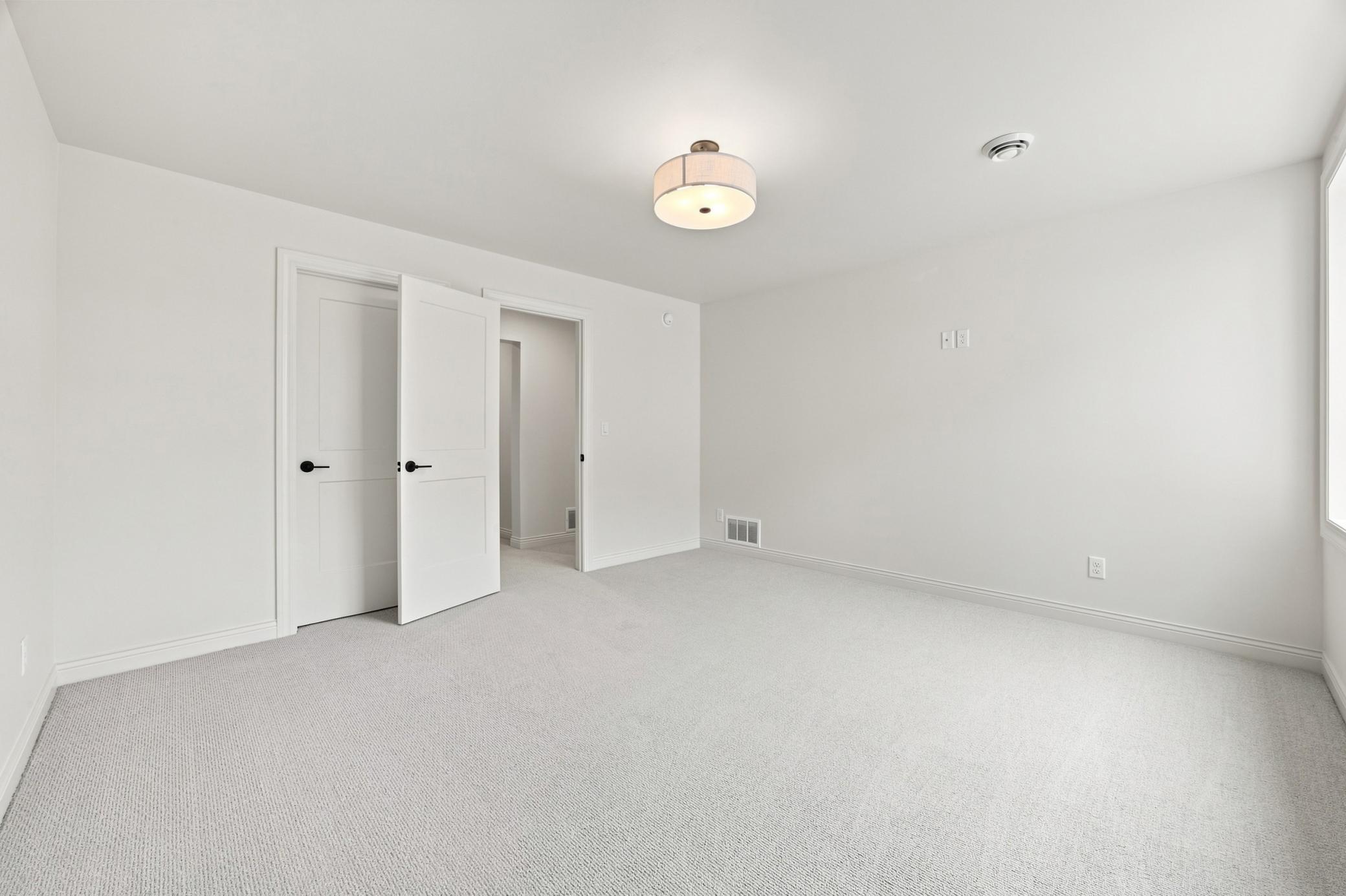 2026 single family home for sale at 1558 75th Avenue S in Fargo, ND — 6 bed, 4 bath (photo 27 of 35)