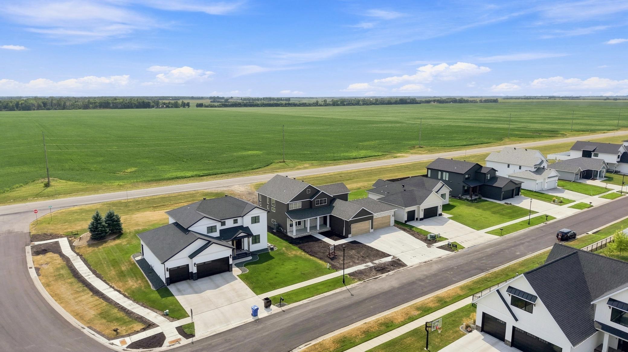 2026 single family home for sale at 1558 75th Avenue S in Fargo, ND — 6 bed, 4 bath (photo 31 of 35)