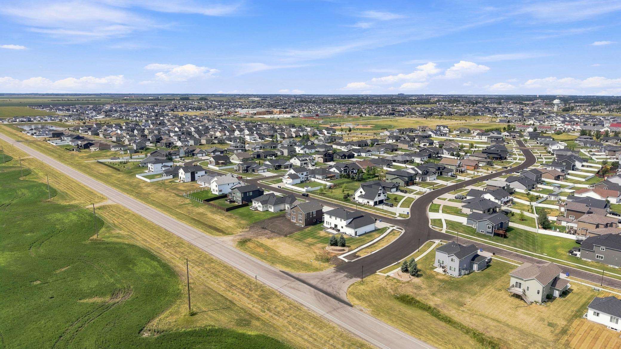 2026 single family home for sale at 1558 75th Avenue S in Fargo, ND — 6 bed, 4 bath (photo 33 of 35)