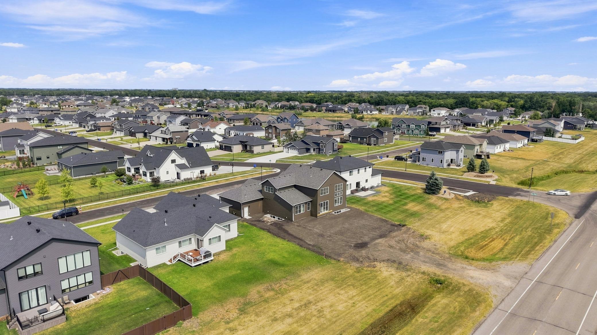 2026 single family home for sale at 1558 75th Avenue S in Fargo, ND — 6 bed, 4 bath (photo 34 of 35)