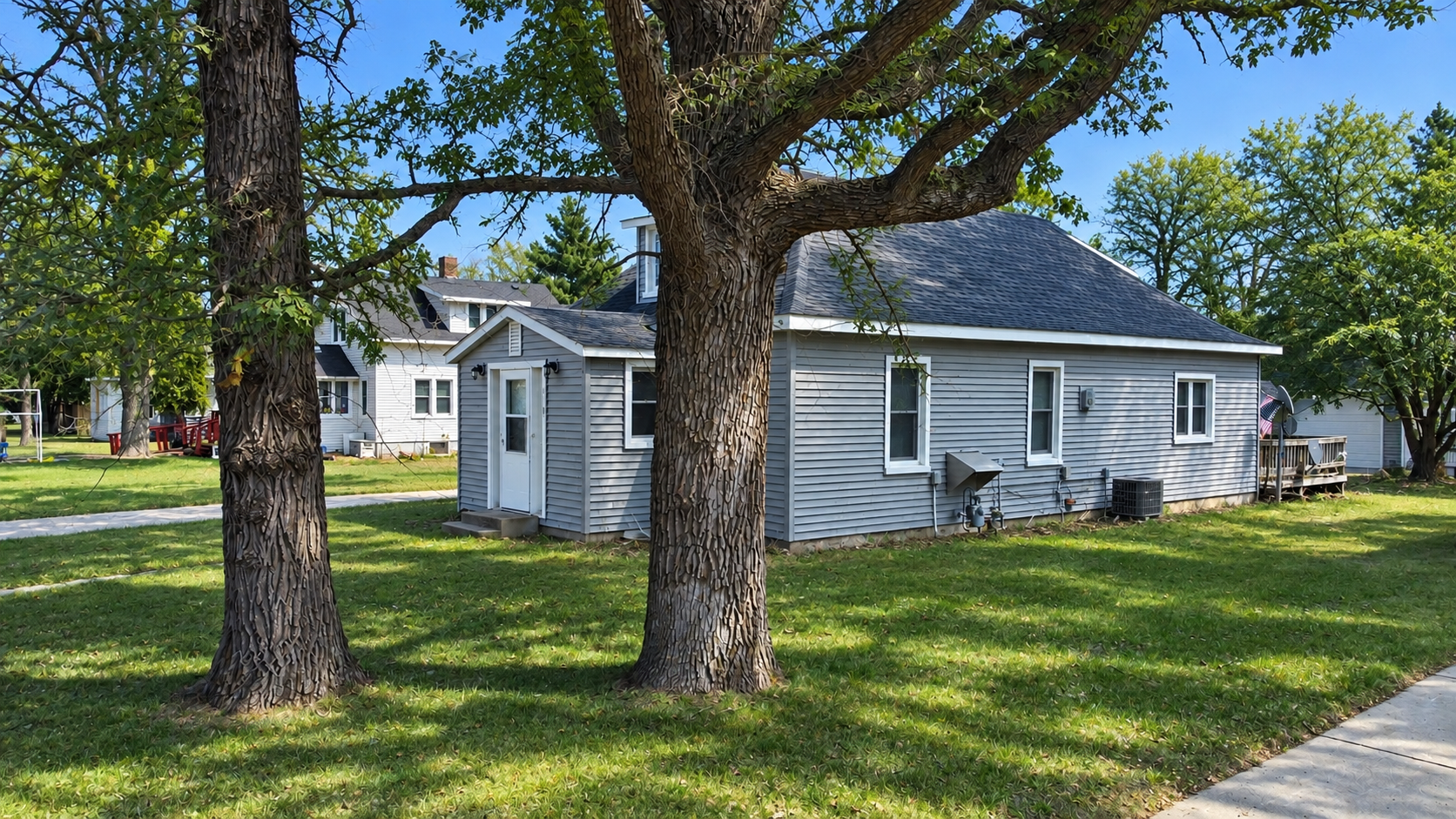 1920 single family home for sale at 118 Tousley Avenue N in New York Mills, MN — 3 bed, 2 bath (photo 7 of 23)