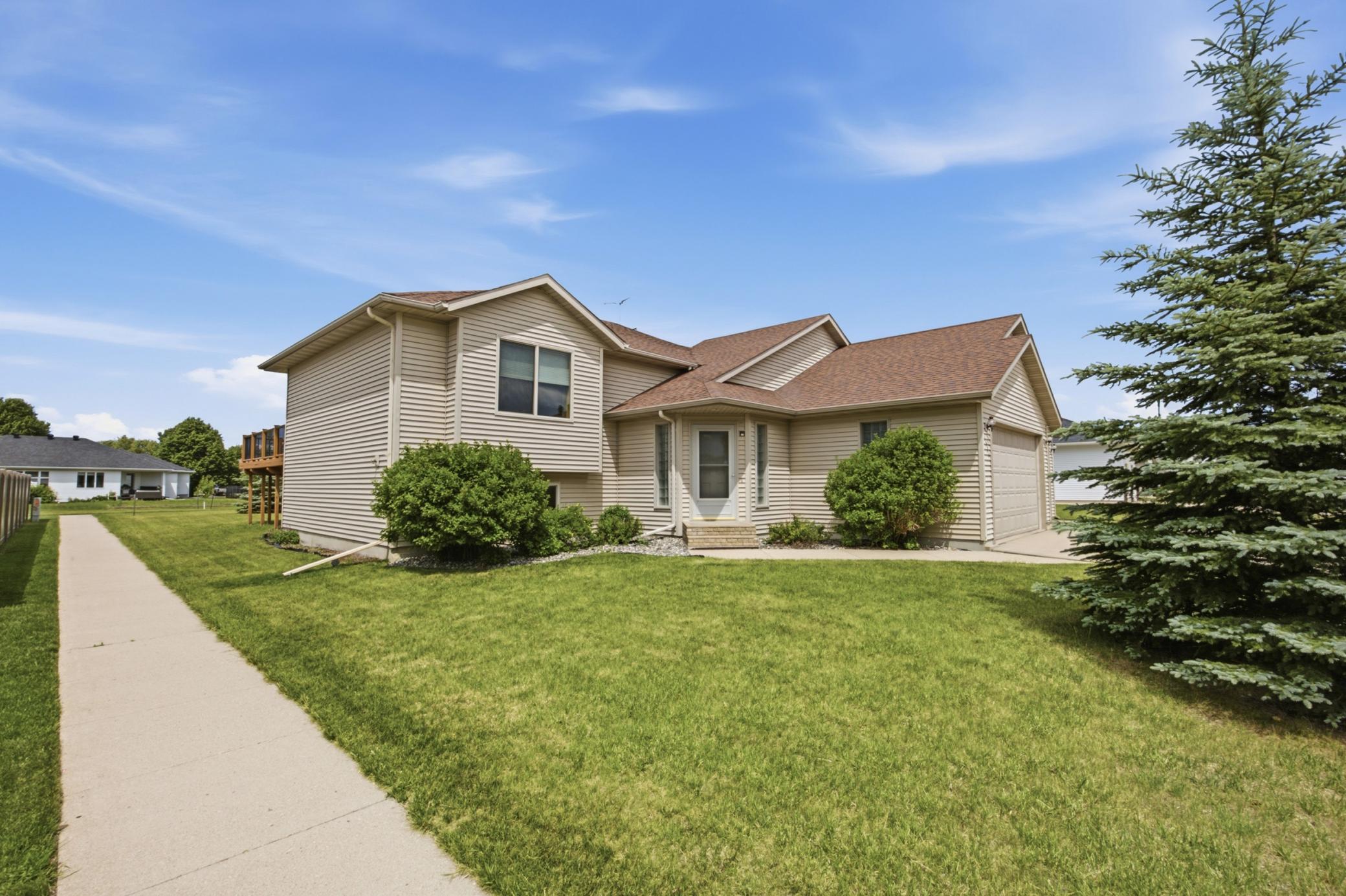 1534 Woodridge Lane, West Fargo ND 58078 - Photo 2 of 34