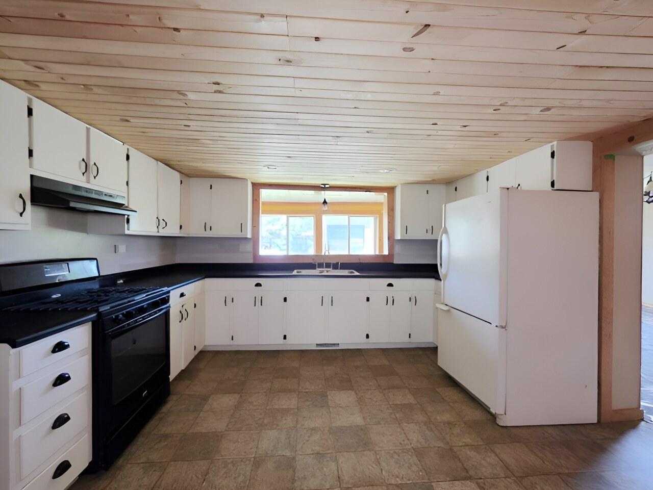 25924 185th Avenue SW, Crookston MN 56716 - Photo 4 of 28
