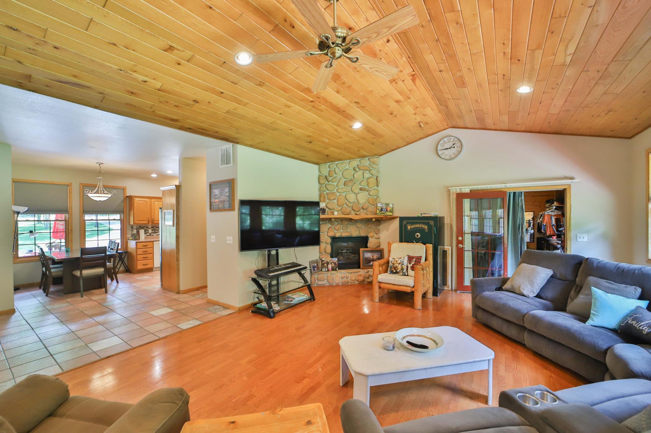 2002 single family home for sale at 6740 Saint Mathias Road in Brainerd, MN — 3 bed, 2 bath (photo 13 of 52)