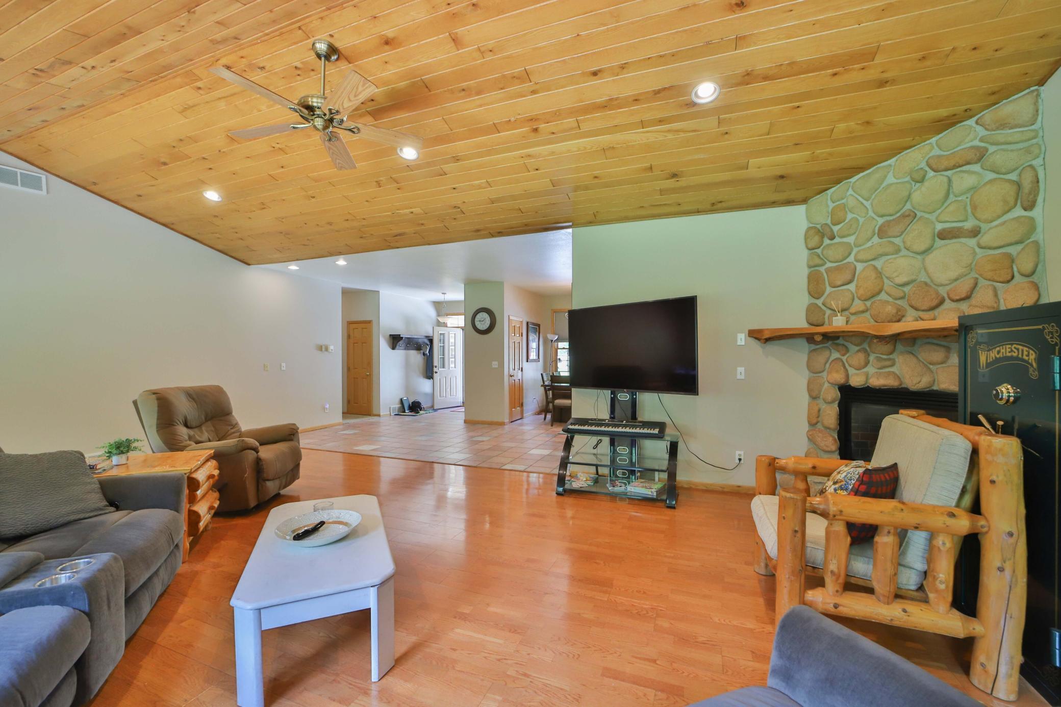 2002 single family home for sale at 6740 Saint Mathias Road in Brainerd, MN — 3 bed, 2 bath (photo 17 of 52)