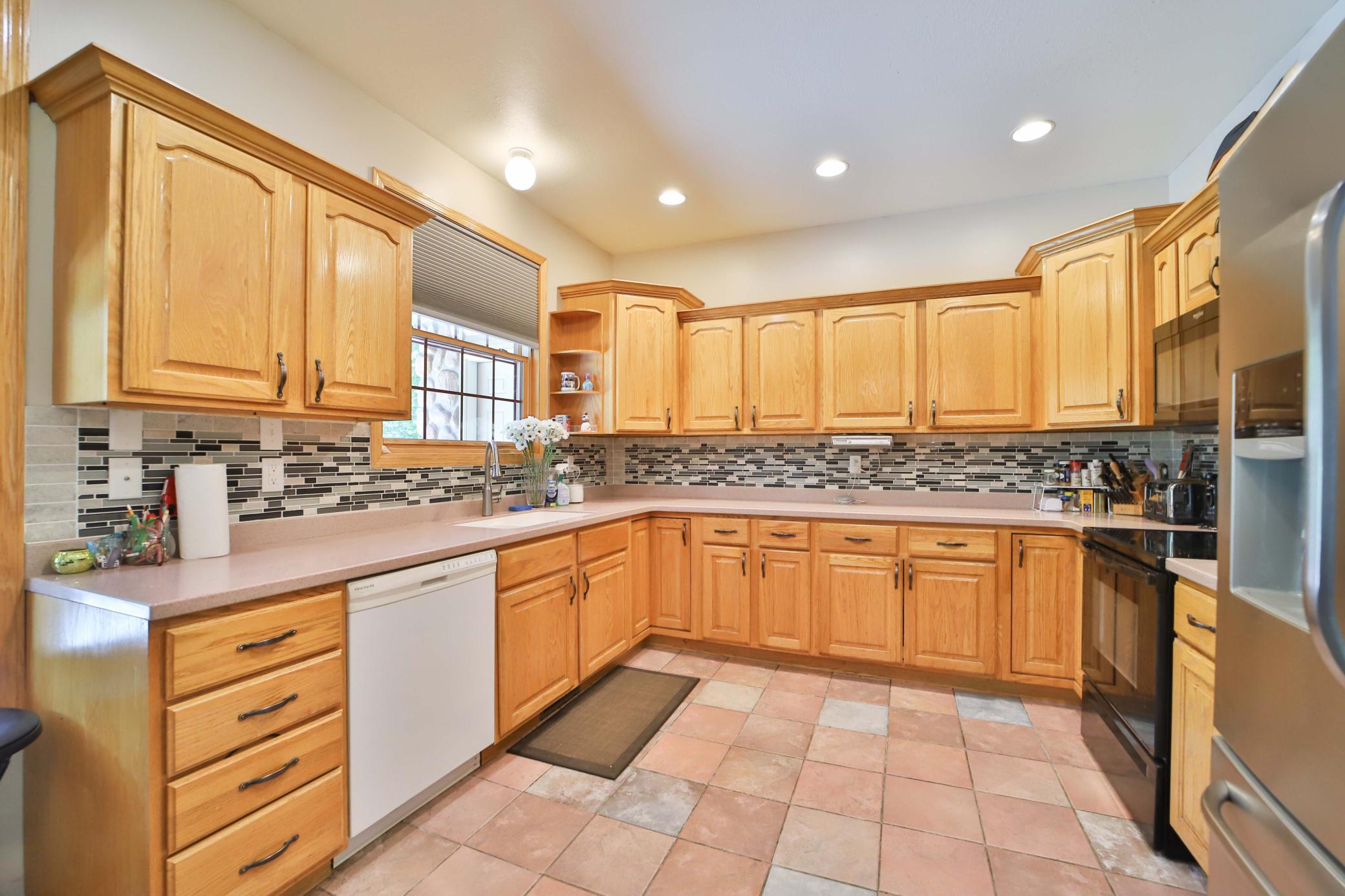 2002 single family home for sale at 6740 Saint Mathias Road in Brainerd, MN — 3 bed, 2 bath (photo 5 of 52)