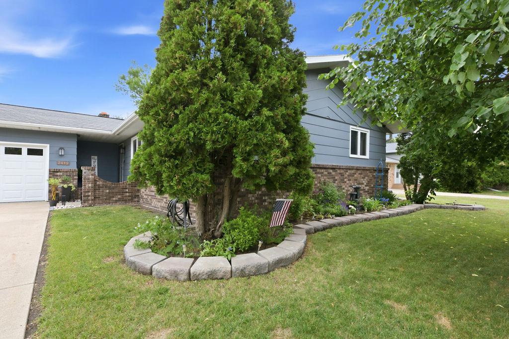 2419 27th S Avenue, Fargo ND 58103 - Photo 4 of 56