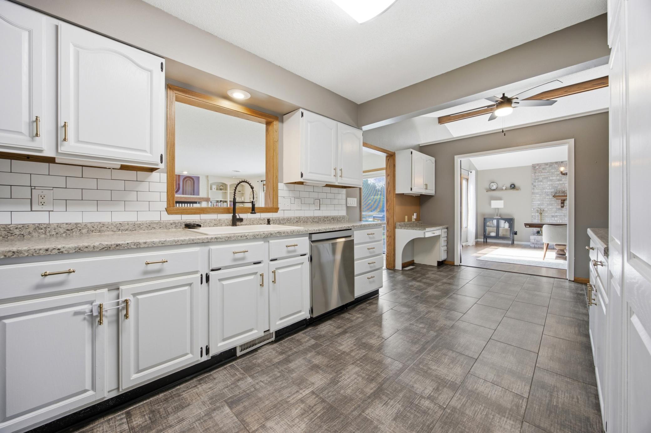 1977 single family home for sale at 57 Prairiewood Drive S in Fargo, ND — 4 bed, 4 bath (photo 18 of 62)