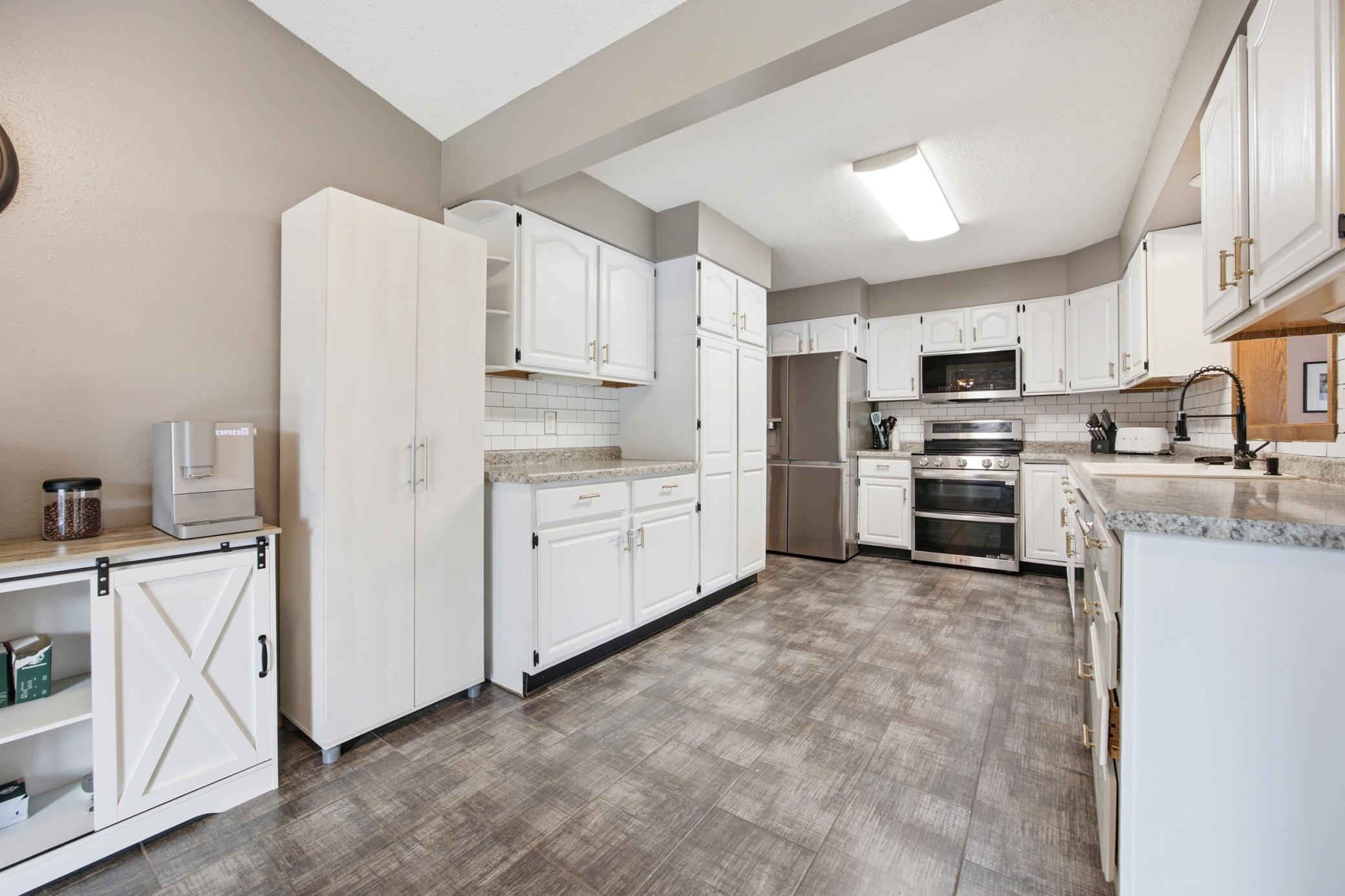 1977 single family home for sale at 57 Prairiewood Drive S in Fargo, ND — 4 bed, 4 bath (photo 19 of 62)