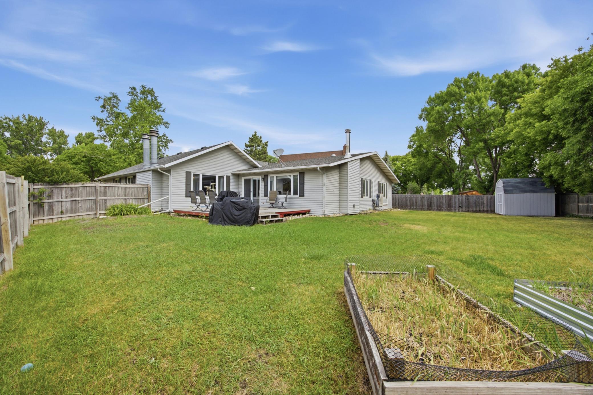 1977 single family home for sale at 57 Prairiewood Drive S in Fargo, ND — 4 bed, 4 bath (photo 3 of 62)