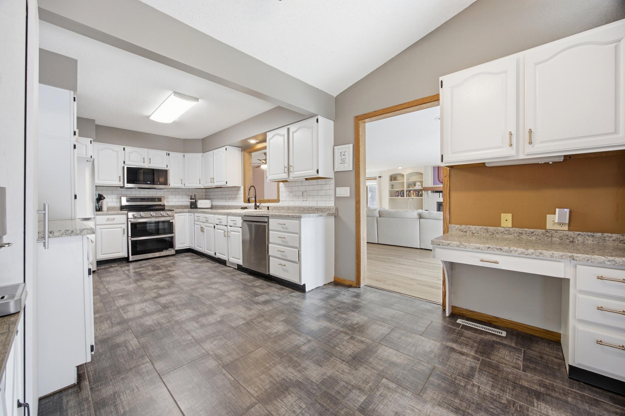 1977 single family home for sale at 57 Prairiewood Drive S in Fargo, ND — 4 bed, 4 bath (photo 22 of 62)