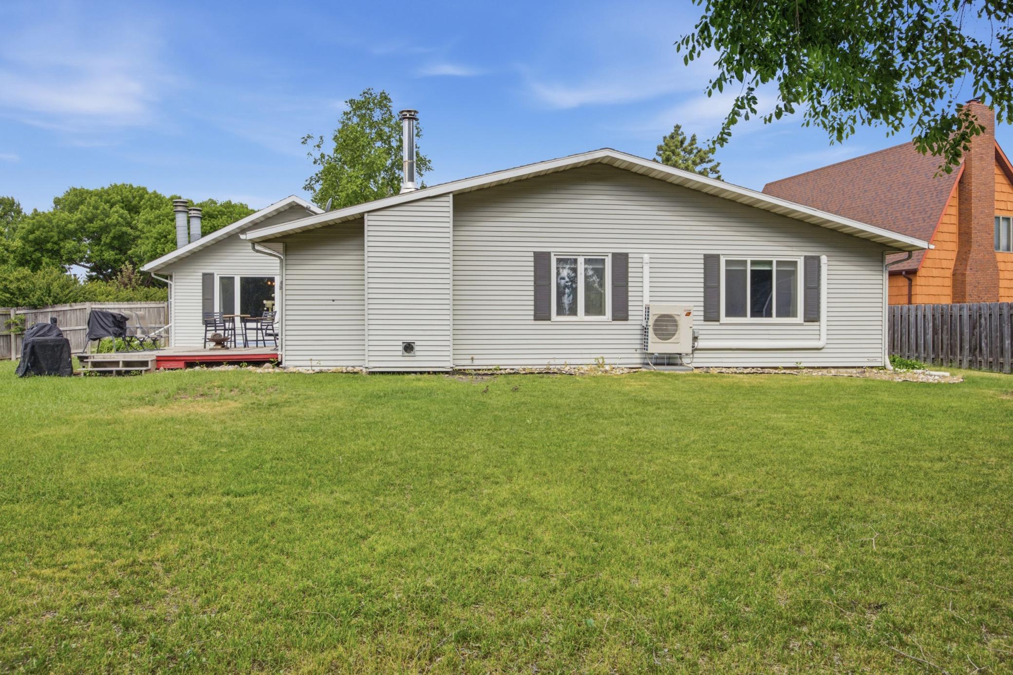 1977 single family home for sale at 57 Prairiewood Drive S in Fargo, ND — 4 bed, 4 bath (photo 4 of 62)