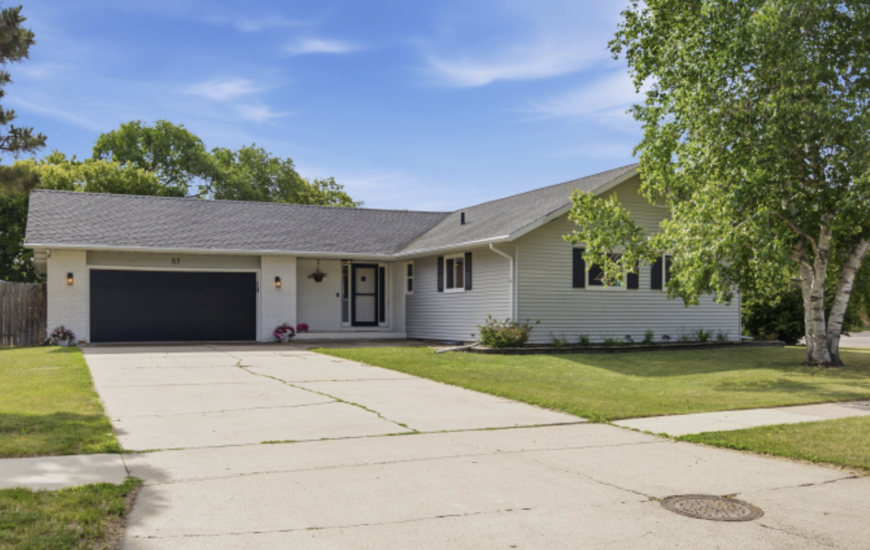 1977 single family home for sale at 57 Prairiewood Drive S in Fargo, ND — 4 bed, 4 bath (photo 50 of 62)