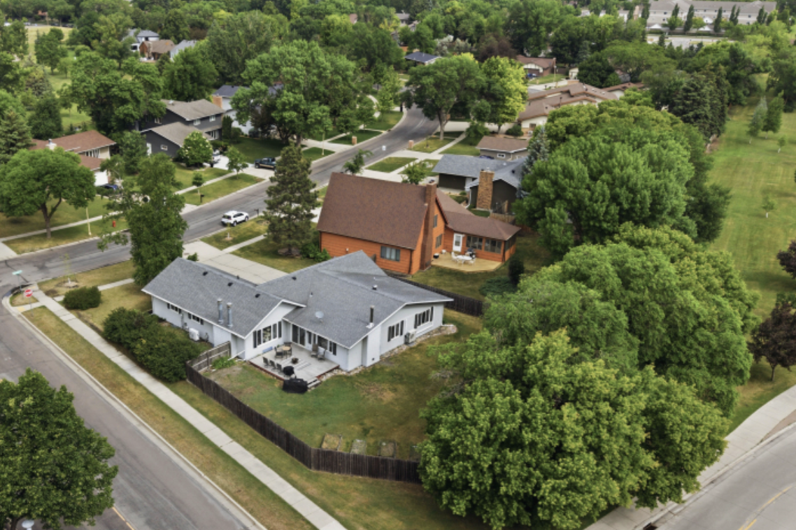 1977 single family home for sale at 57 Prairiewood Drive S in Fargo, ND — 4 bed, 4 bath (photo 53 of 62)