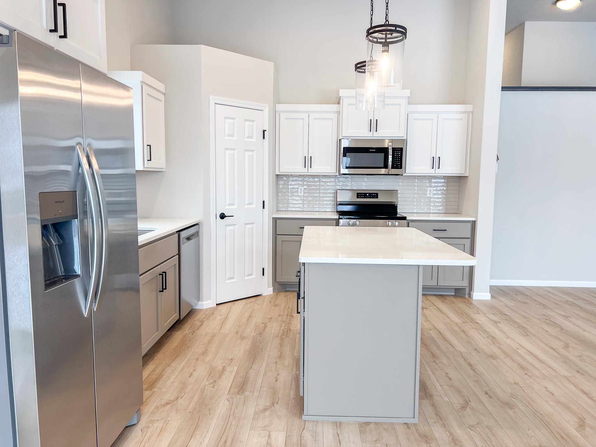 6722 Meadow View S Drive, Fargo ND 58104 - Photo 8 of 35