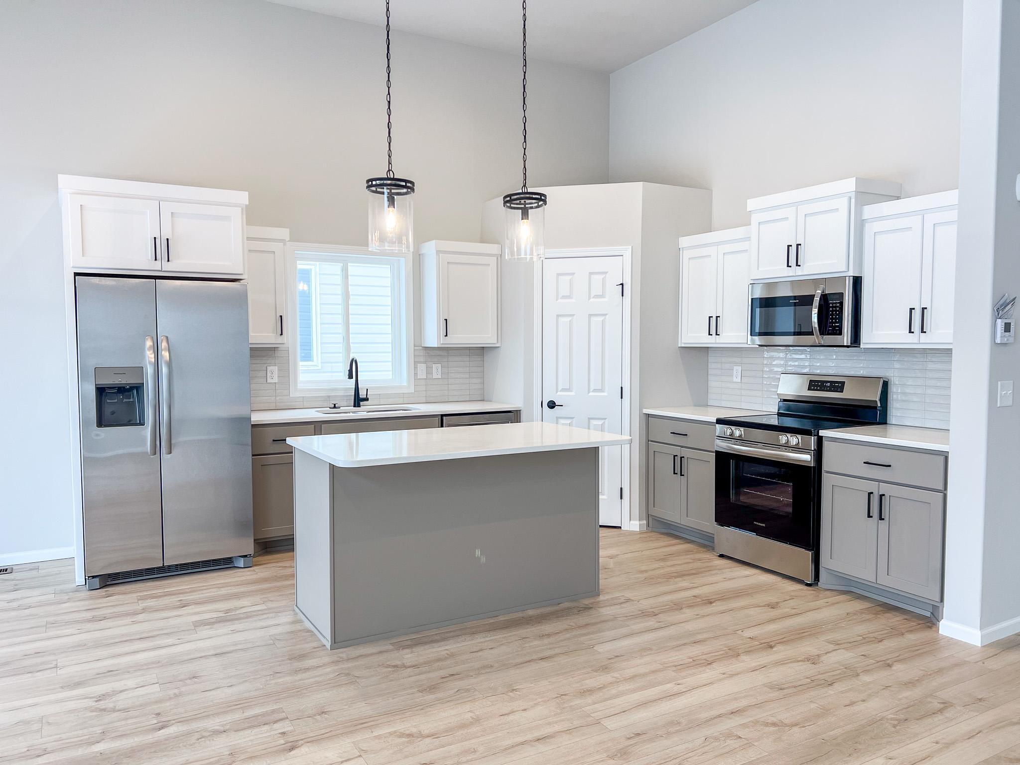 6722 Meadow View S Drive, Fargo ND 58104 - Photo 9 of 35
