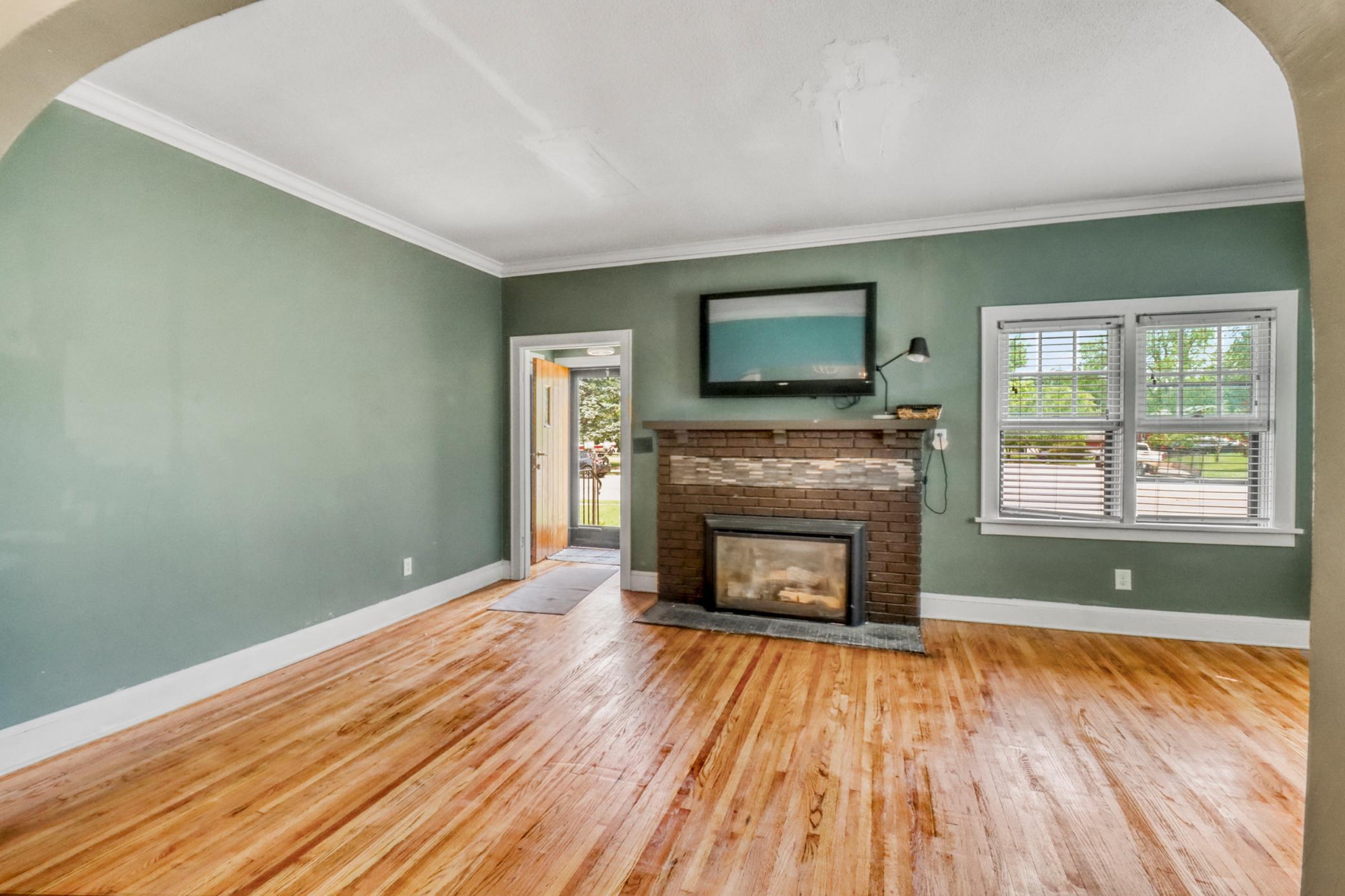 1939 single family home for sale at 331 Willow Street E in Detroit Lakes, MN — 3 bed, 3 bath (photo 4 of 43)