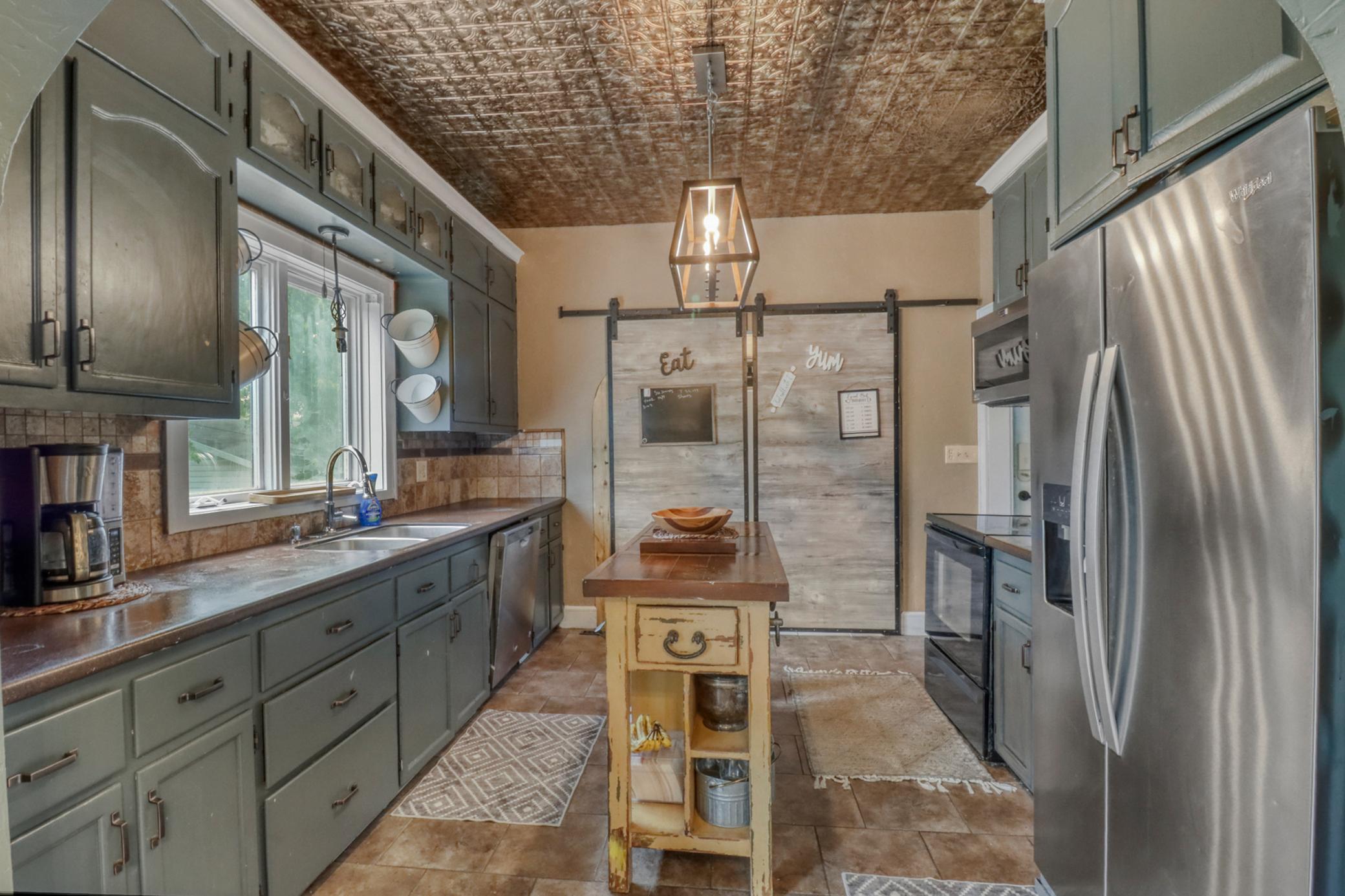 1939 single family home for sale at 331 Willow Street E in Detroit Lakes, MN — 3 bed, 3 bath (photo 9 of 43)