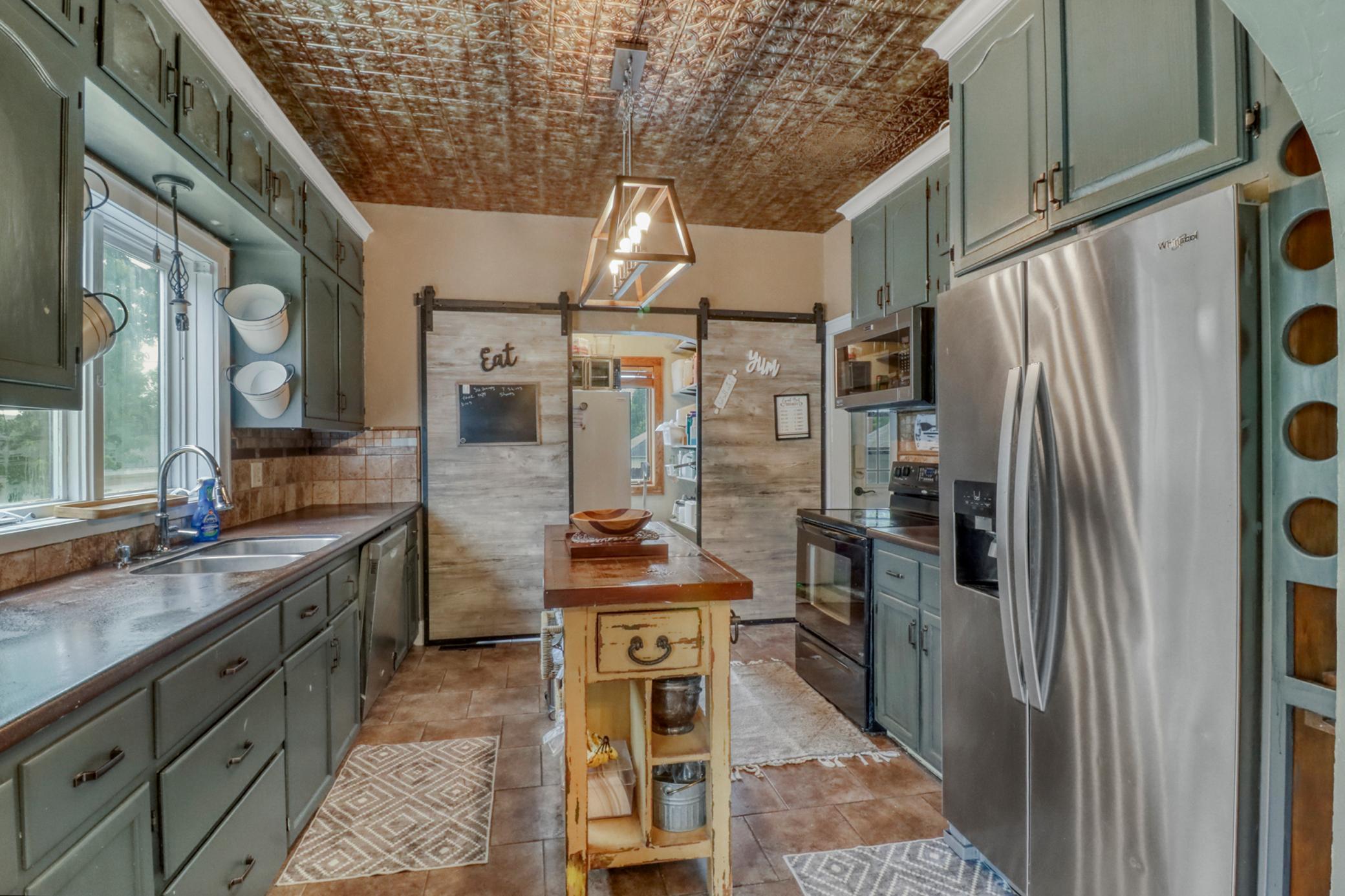 1939 single family home for sale at 331 Willow Street E in Detroit Lakes, MN — 3 bed, 3 bath (photo 10 of 43)