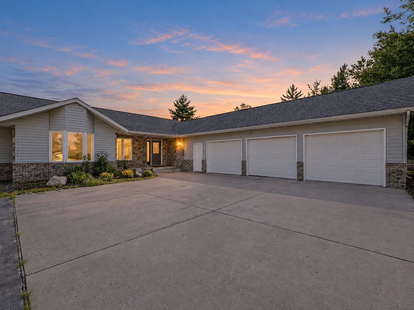 1996 single family home for sale at 4304 Alder Street NE in Bemidji, MN — 5 bed, 5 bath