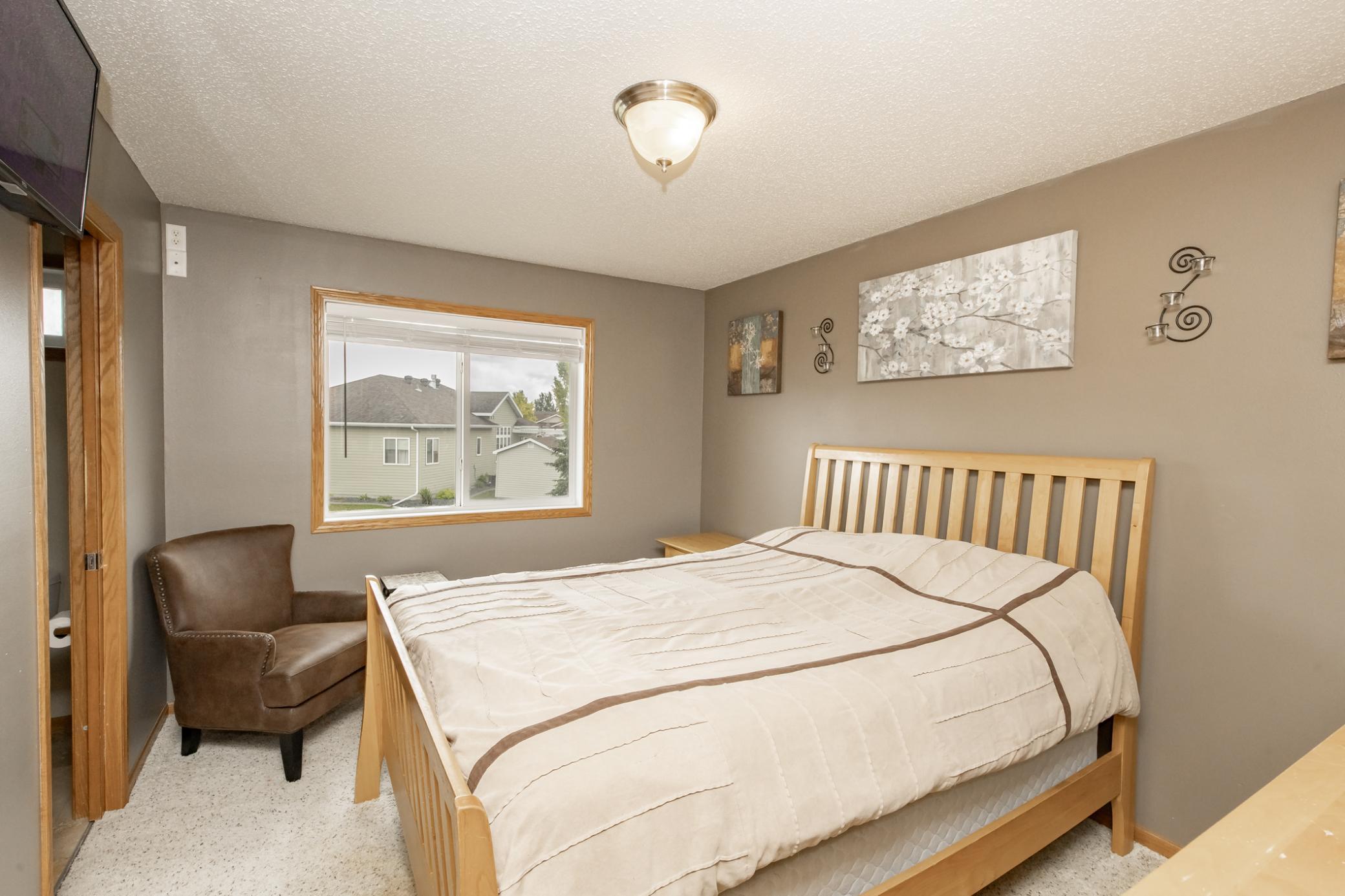 807 16th W Avenue, West Fargo ND 58078 - Photo 16 of 48