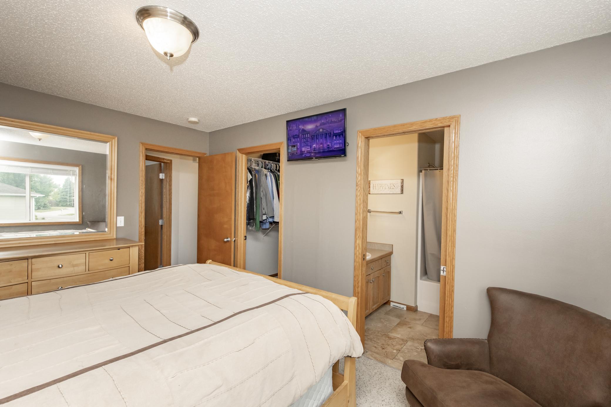 807 16th W Avenue, West Fargo ND 58078 - Photo 17 of 48