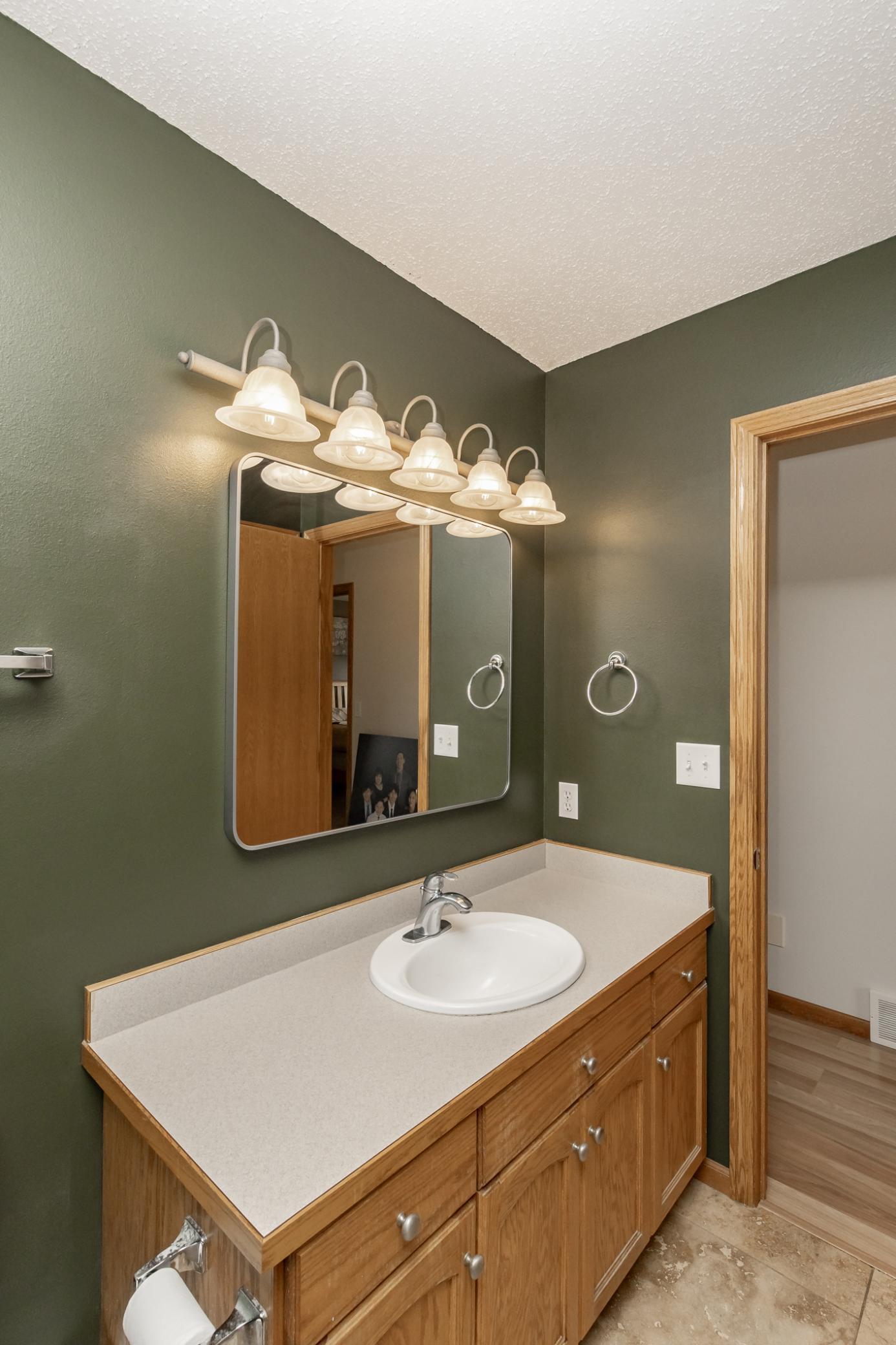 807 16th W Avenue, West Fargo ND 58078 - Photo 26 of 48