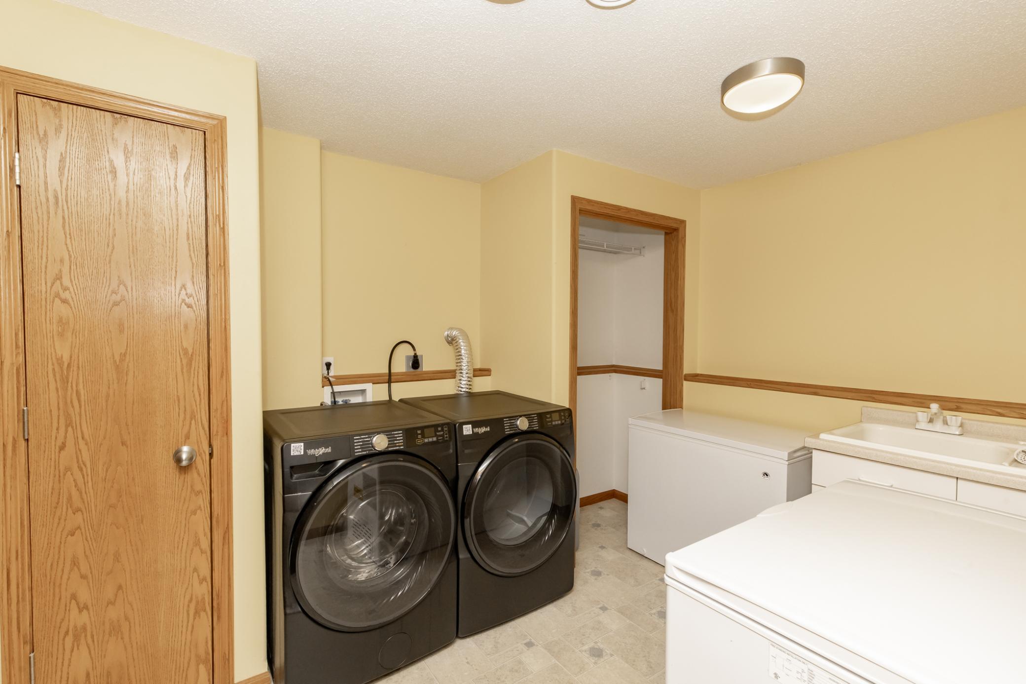 807 16th W Avenue, West Fargo ND 58078 - Photo 37 of 48