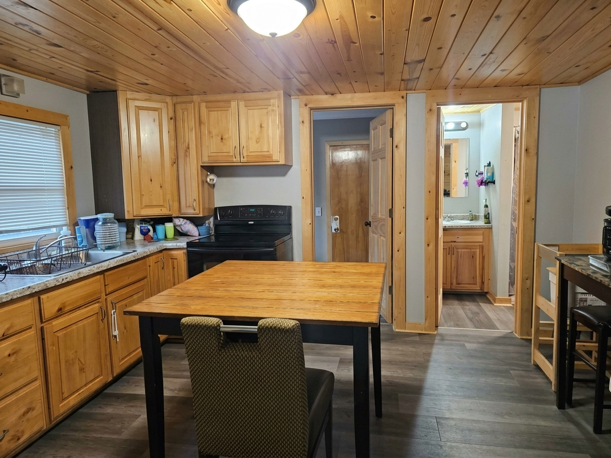 1888 duplex for sale at 1020 Rosewood Street in Brainerd, MN — 4 bed, 2 bath (photo 3 of 15)