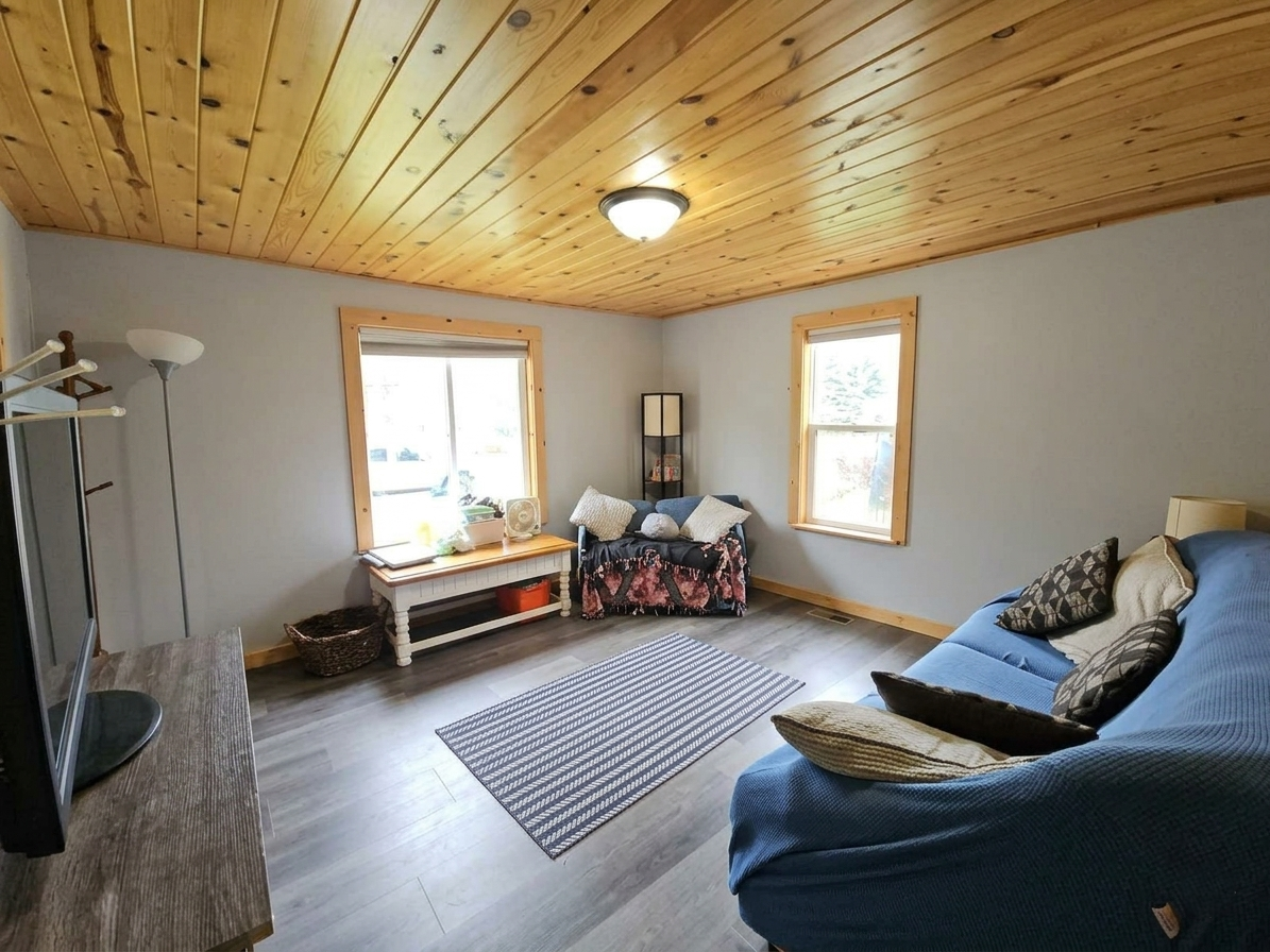 1888 duplex for sale at 1020 Rosewood Street in Brainerd, MN — 4 bed, 2 bath (photo 4 of 15)