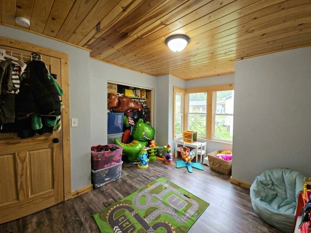 1888 duplex for sale at 1020 Rosewood Street in Brainerd, MN — 4 bed, 2 bath (photo 6 of 15)