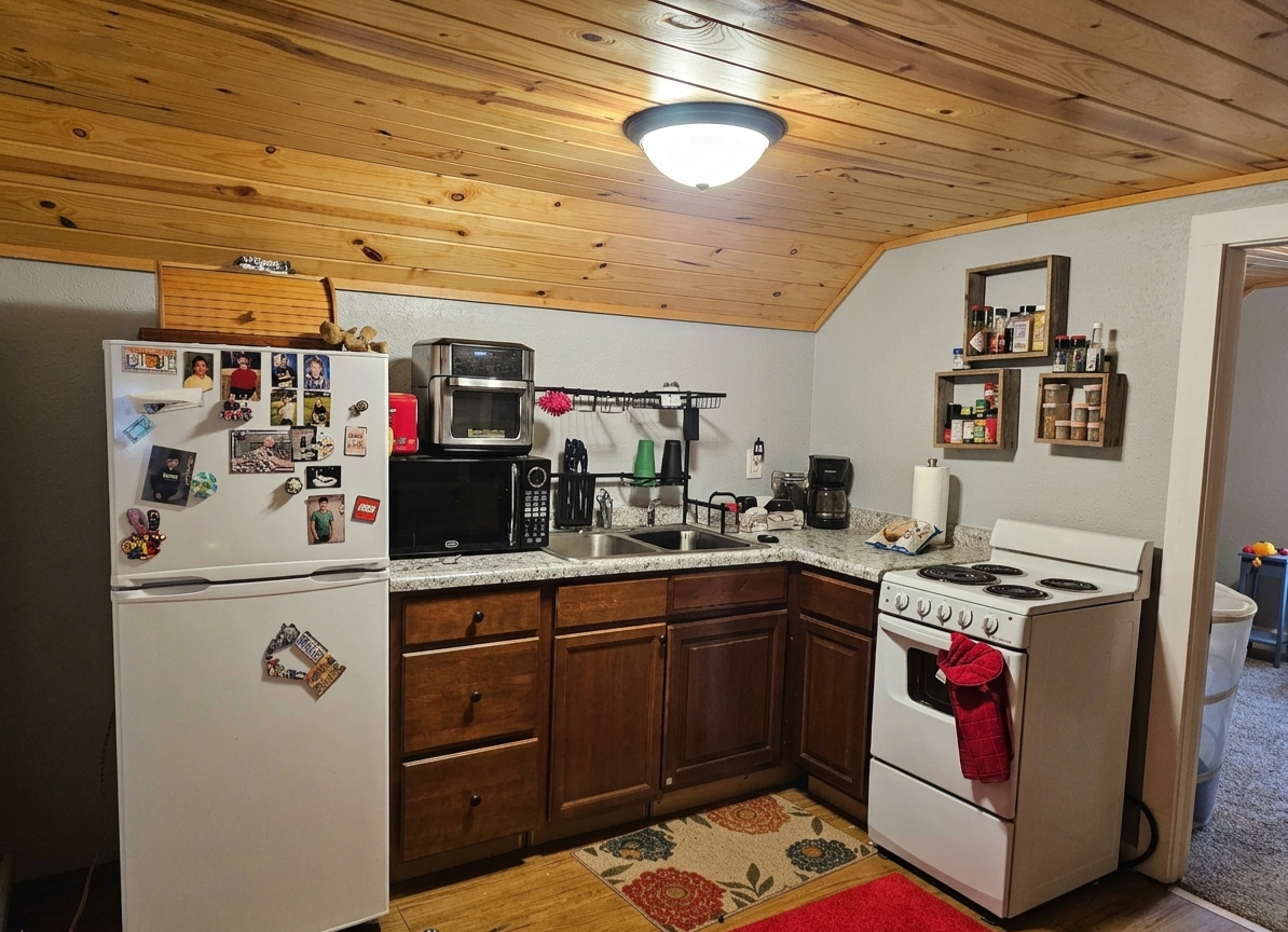 1888 duplex for sale at 1020 Rosewood Street in Brainerd, MN — 4 bed, 2 bath (photo 10 of 15)