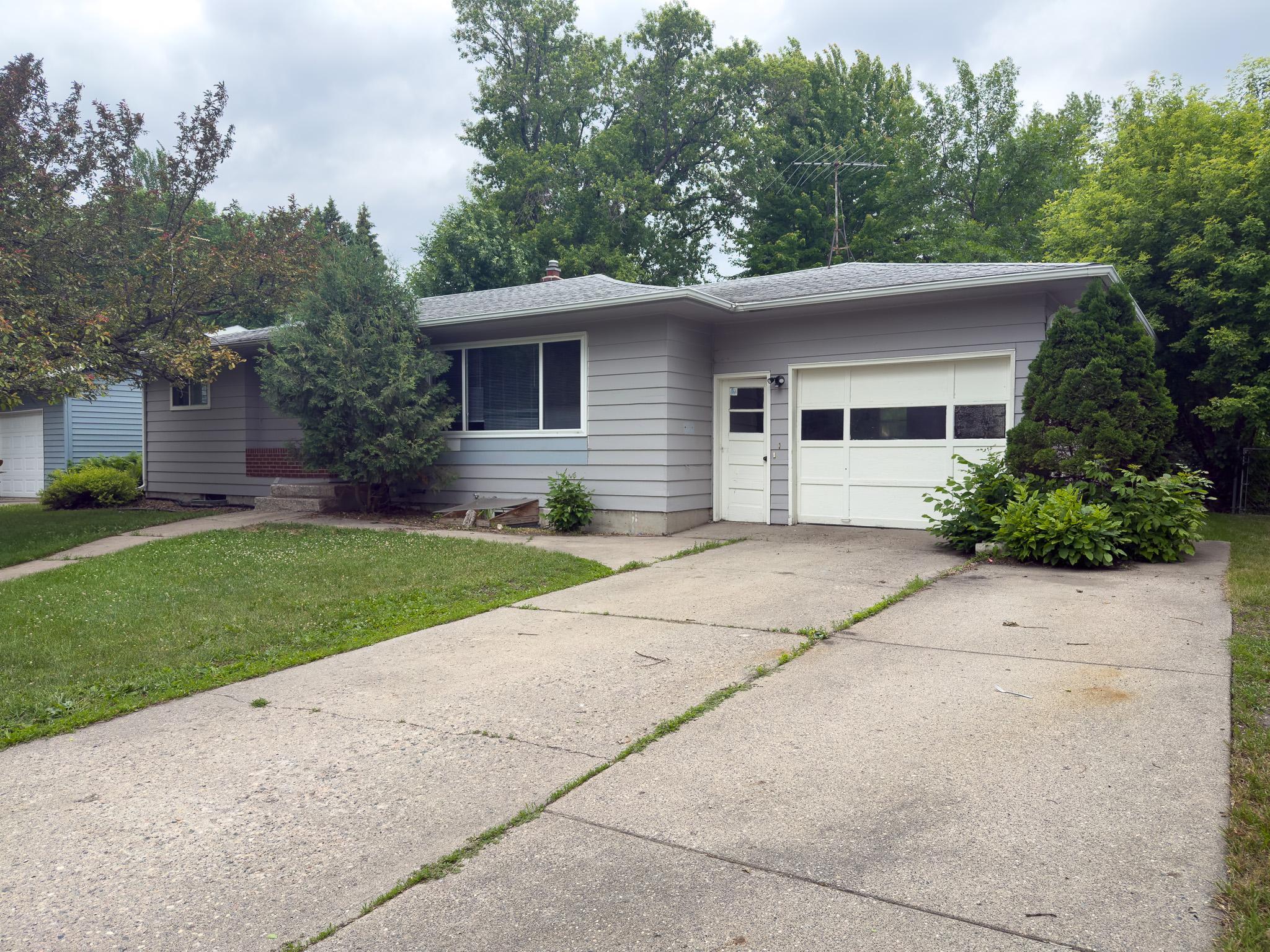 1961 single family home for sale at 1107 17th Street S in Moorhead, MN — 5 bed, 2 bath