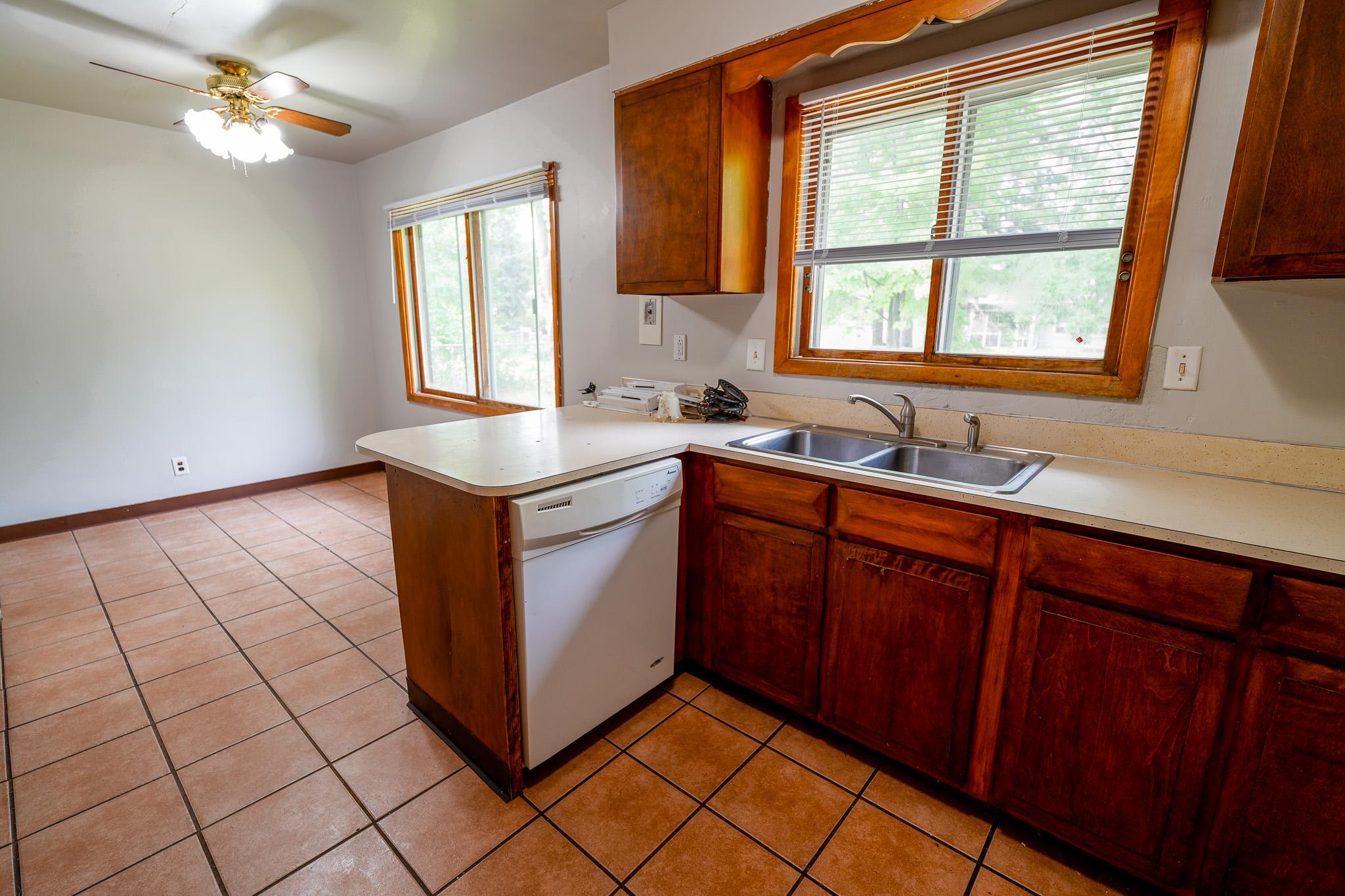 1961 single family home for sale at 1107 17th Street S in Moorhead, MN — 5 bed, 2 bath (photo 14 of 28)