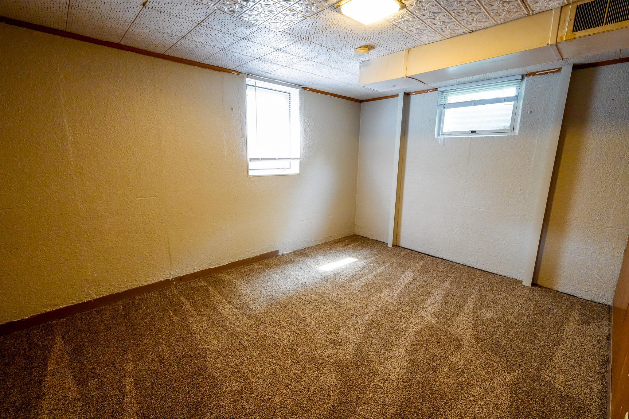 1961 single family home for sale at 1107 17th Street S in Moorhead, MN — 5 bed, 2 bath (photo 19 of 28)