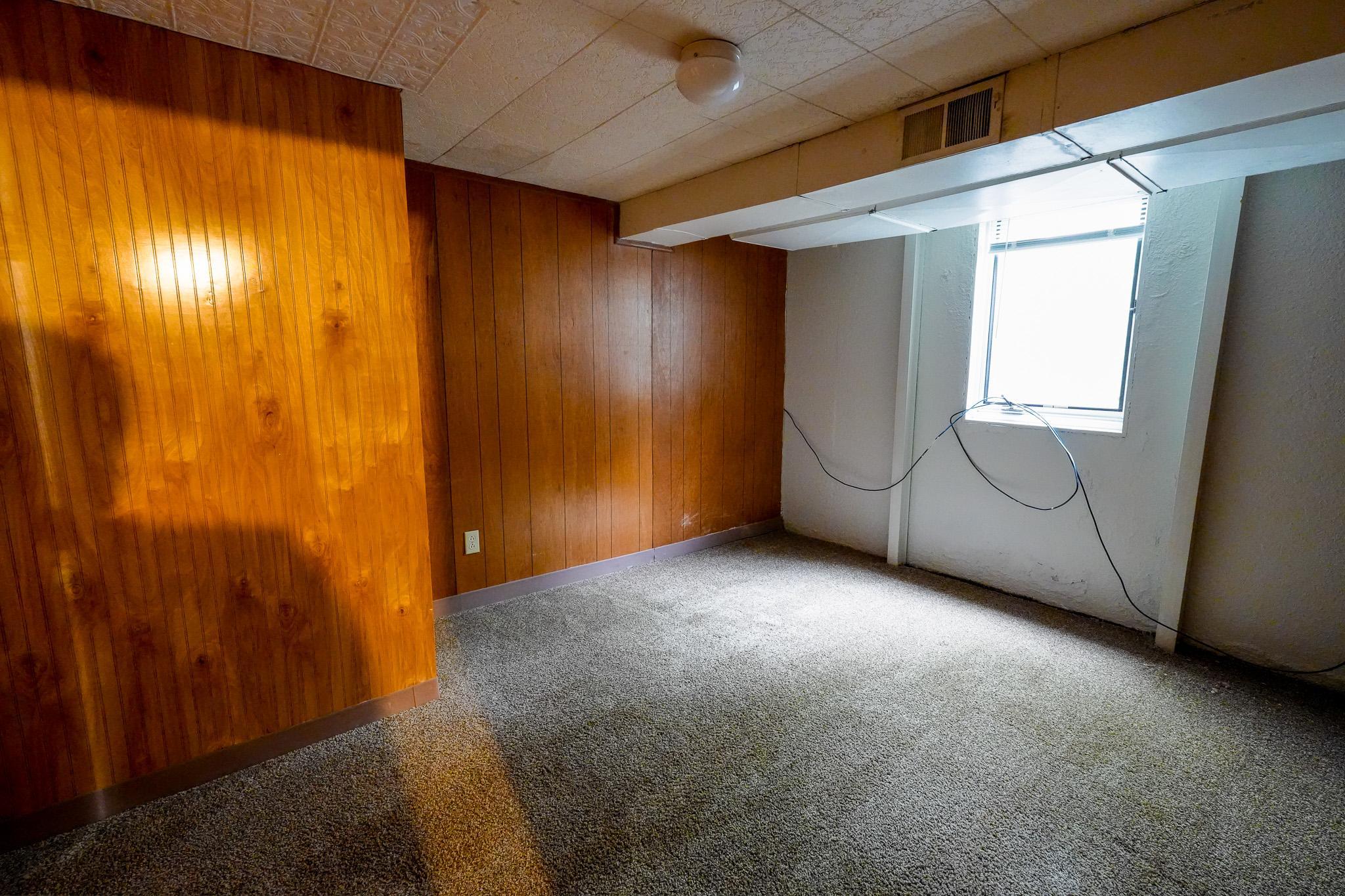1961 single family home for sale at 1107 17th Street S in Moorhead, MN — 5 bed, 2 bath (photo 20 of 28)