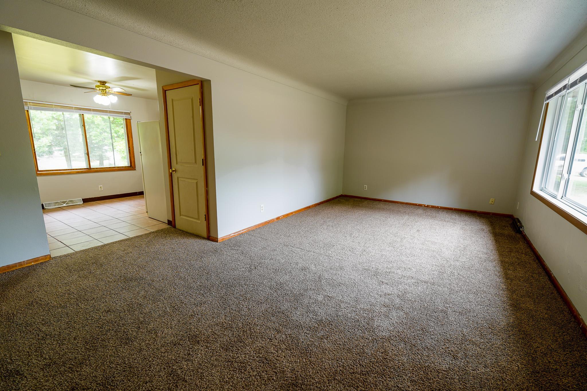 1961 single family home for sale at 1107 17th Street S in Moorhead, MN — 5 bed, 2 bath (photo 5 of 28)