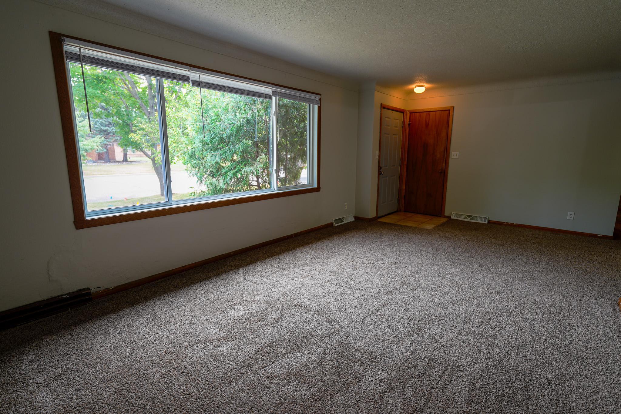 1961 single family home for sale at 1107 17th Street S in Moorhead, MN — 5 bed, 2 bath (photo 6 of 28)