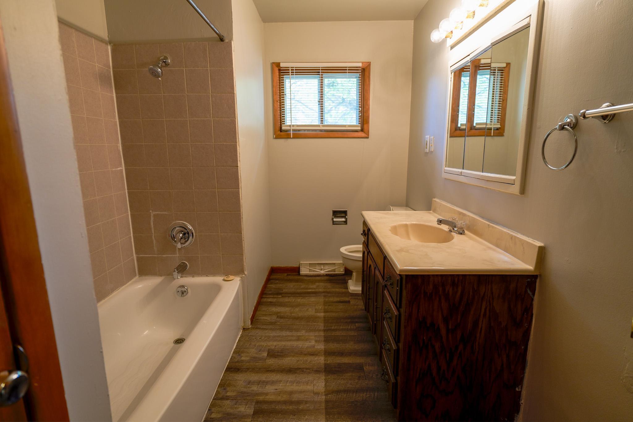 1961 single family home for sale at 1107 17th Street S in Moorhead, MN — 5 bed, 2 bath (photo 7 of 28)