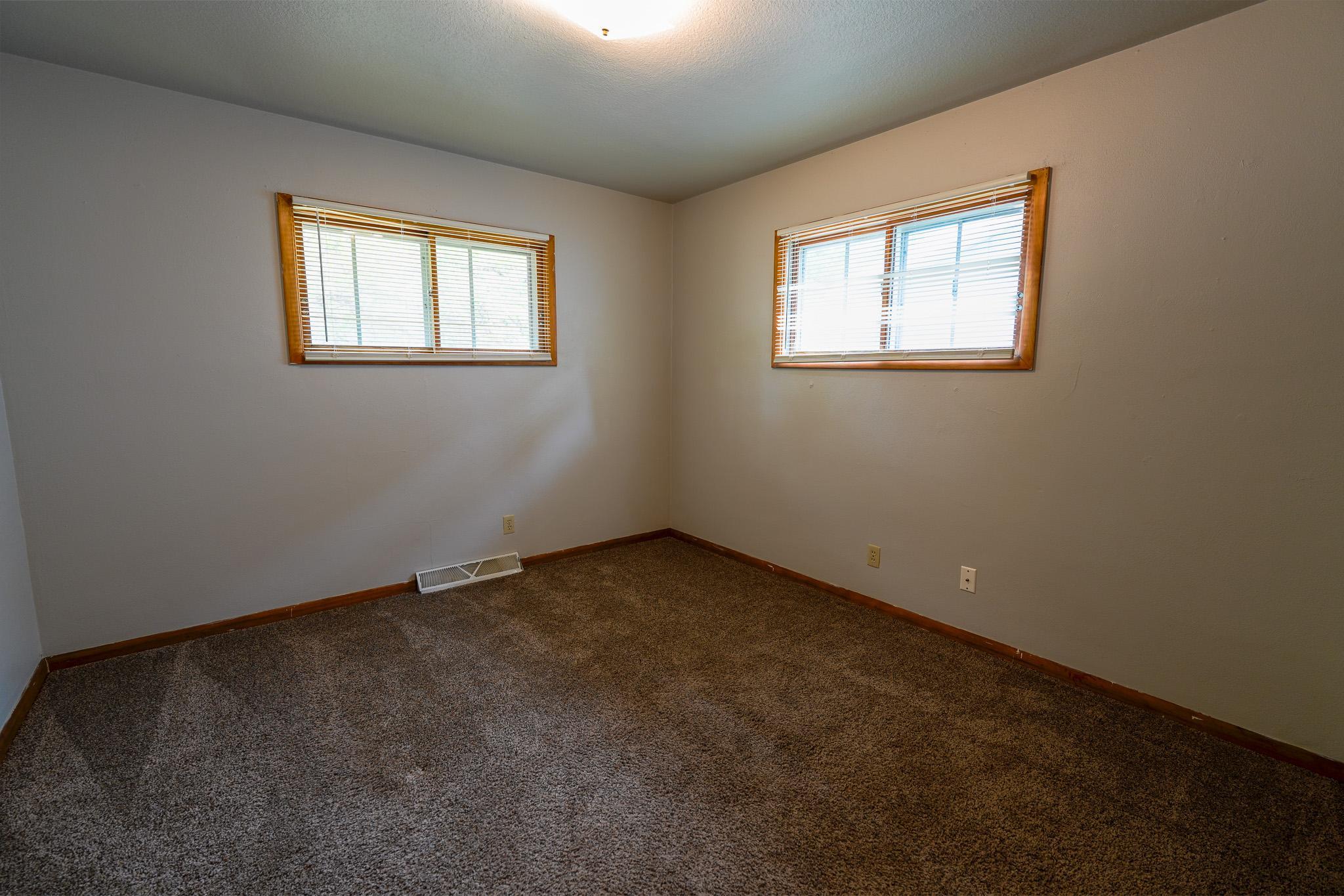 1961 single family home for sale at 1107 17th Street S in Moorhead, MN — 5 bed, 2 bath (photo 8 of 28)